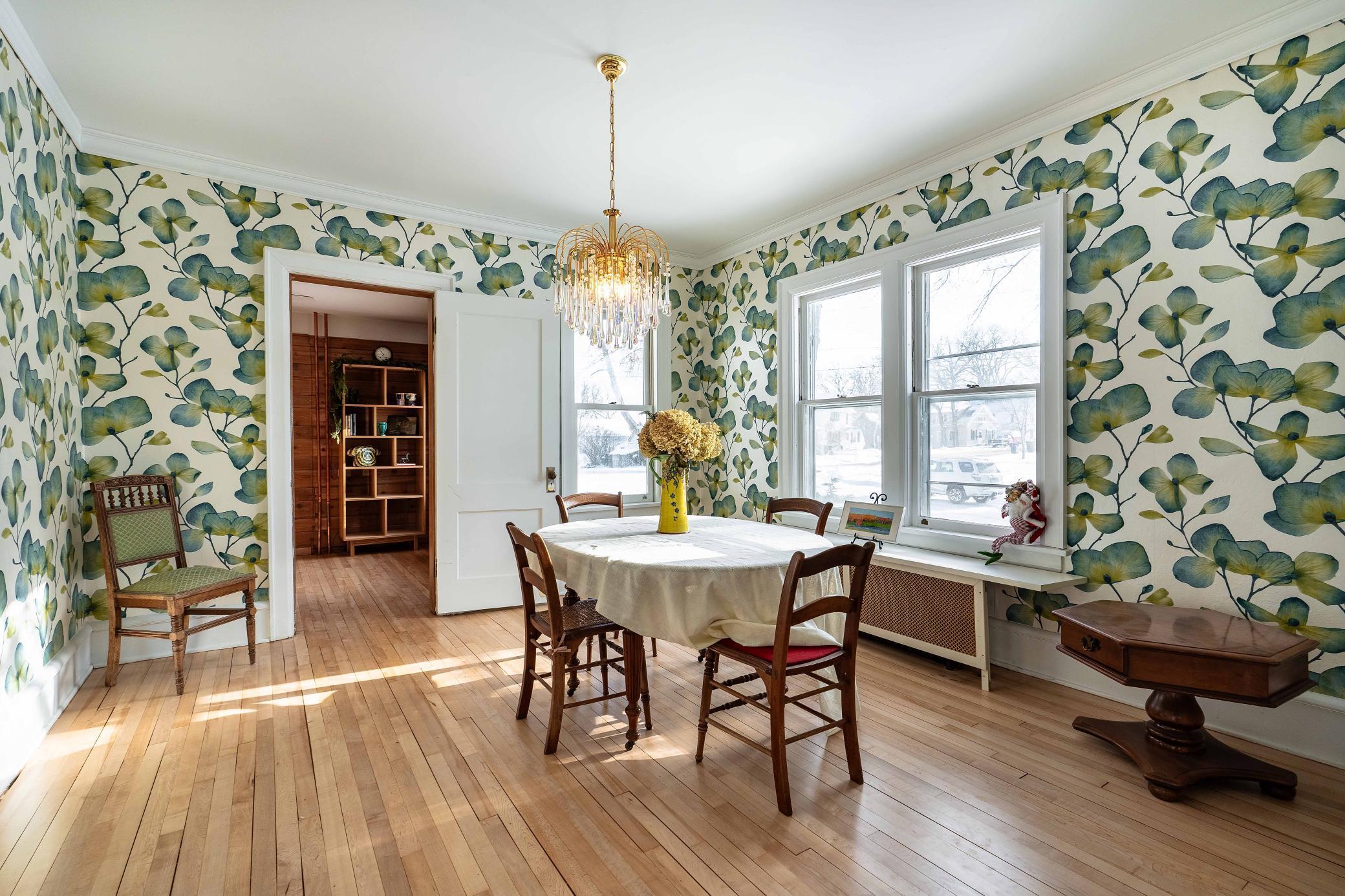 408 E Lakeside Drive