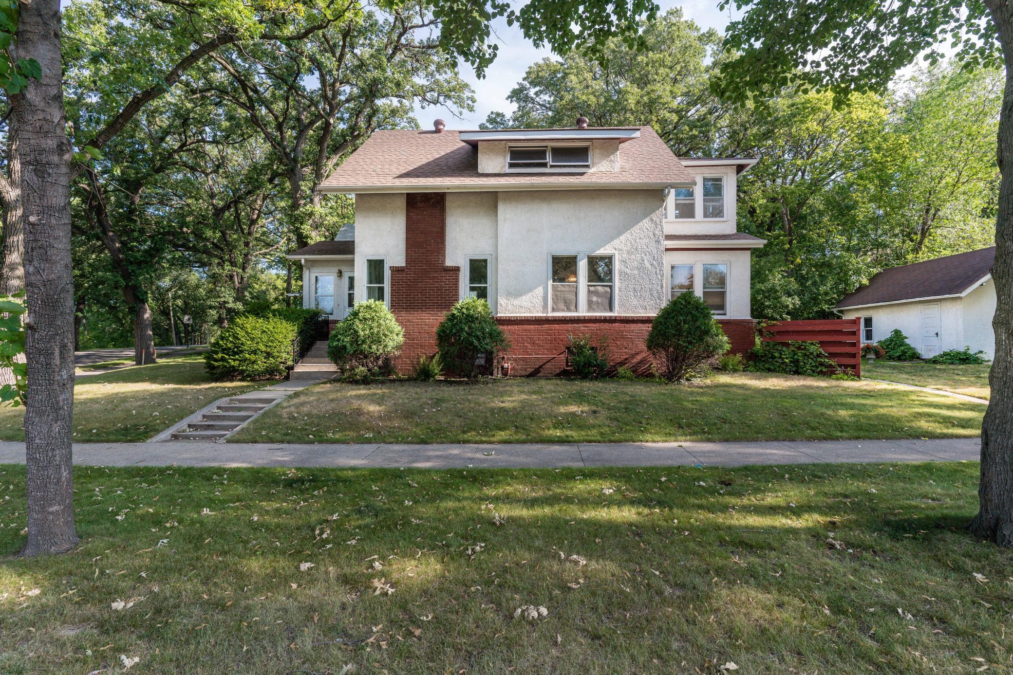 408 E Lakeside Drive