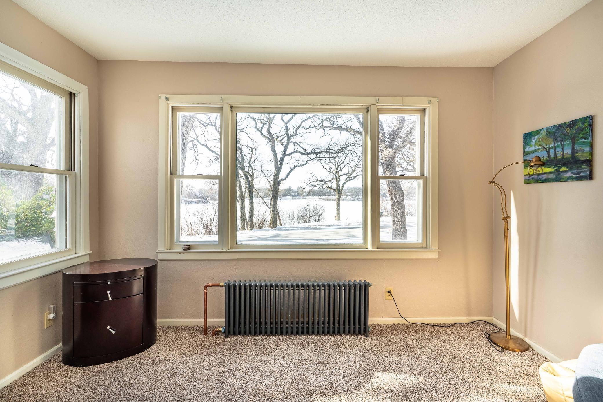 408 E Lakeside Drive