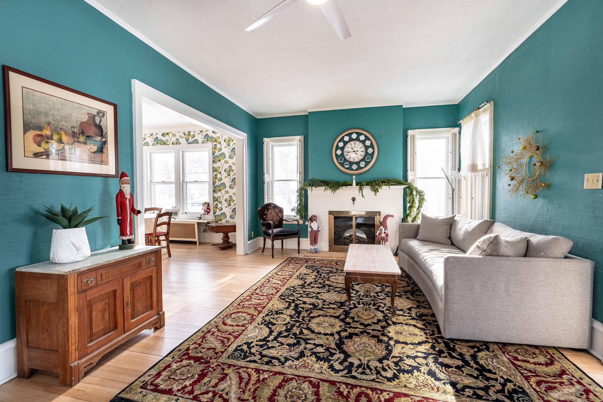 408 E Lakeside Drive