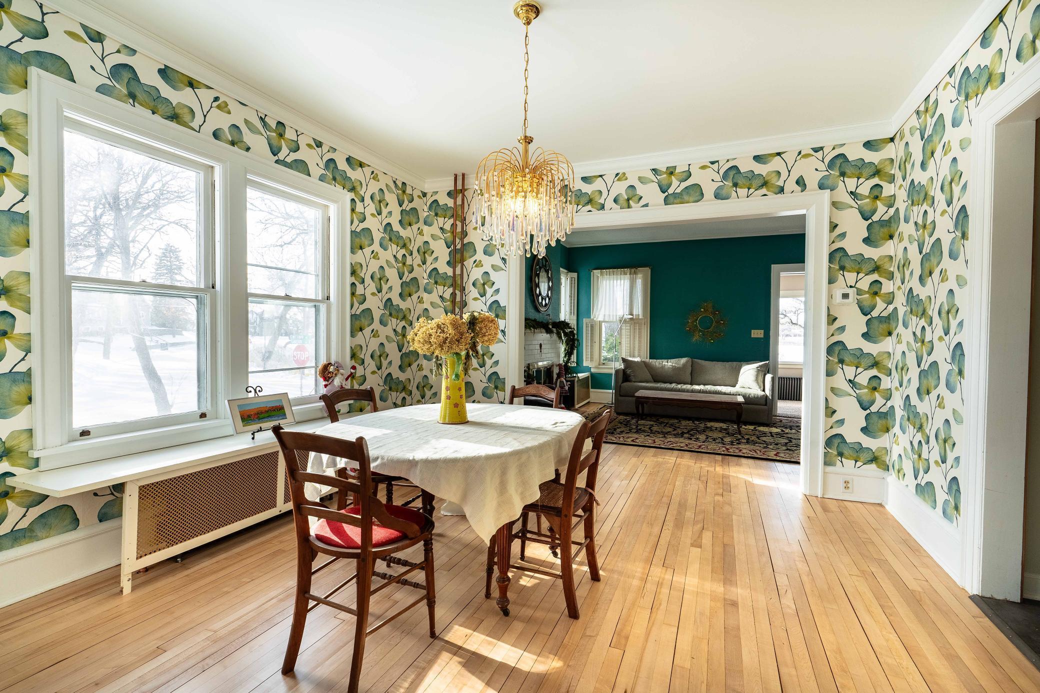 408 E Lakeside Drive