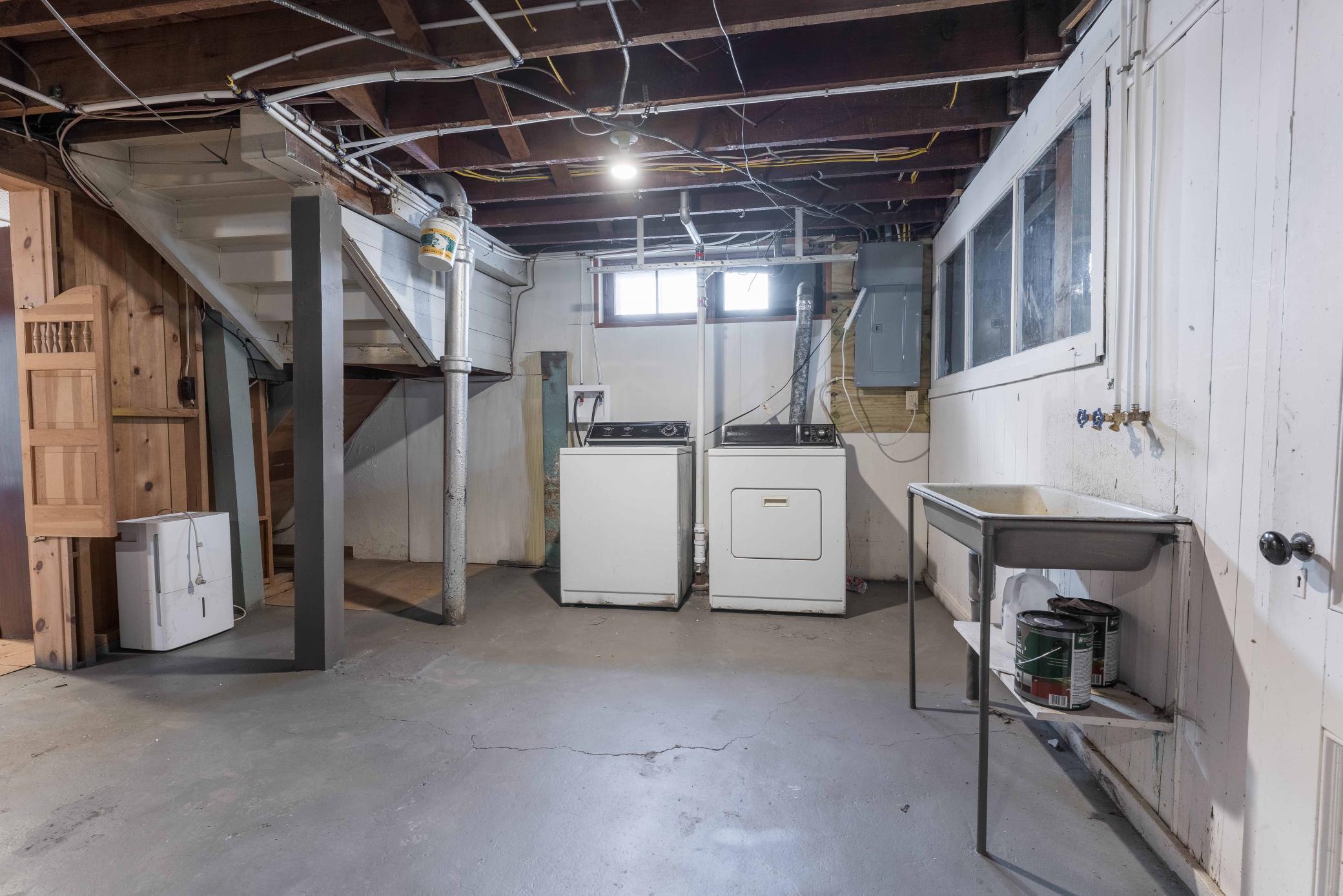 408 E Lakeside Drive