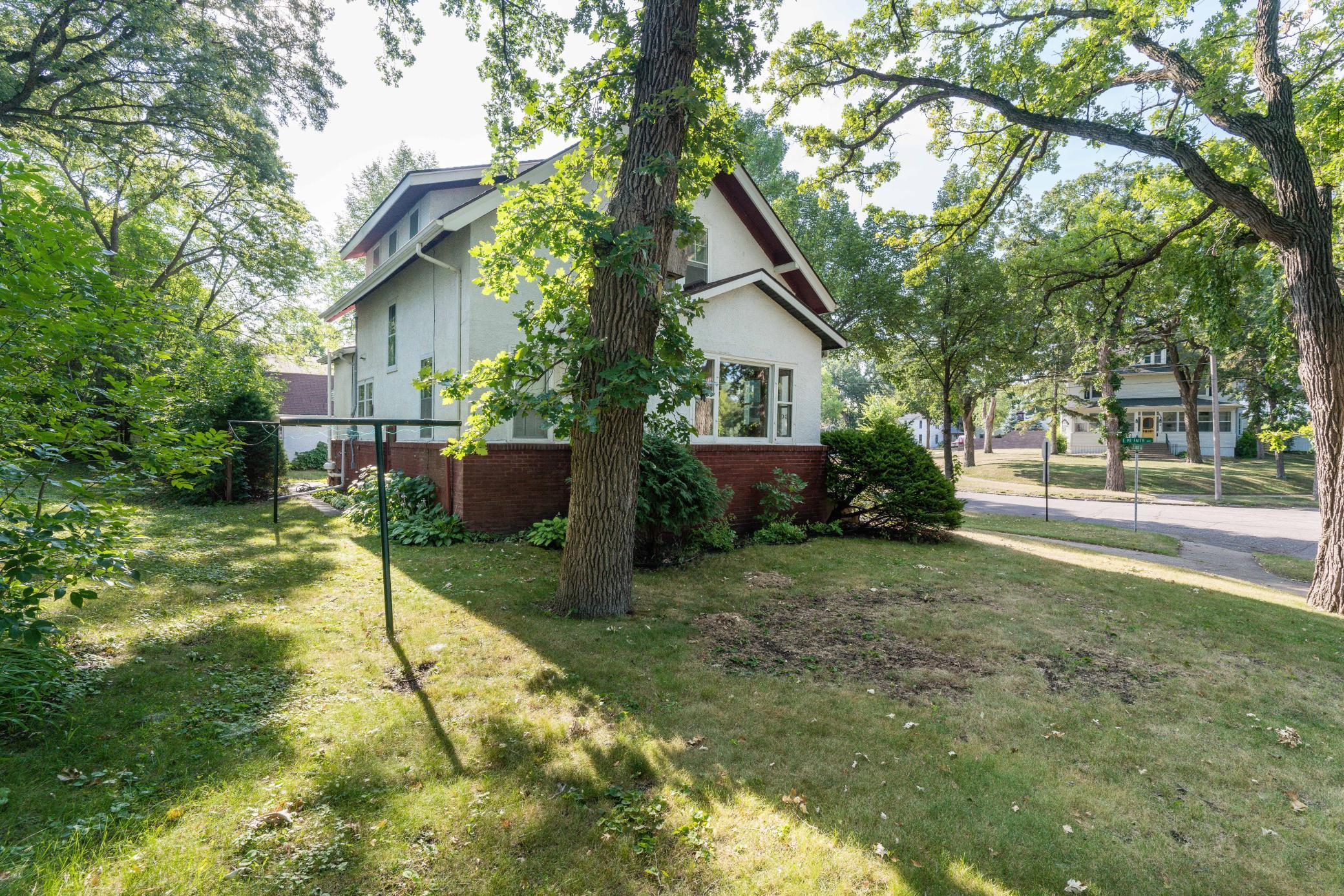 408 E Lakeside Drive