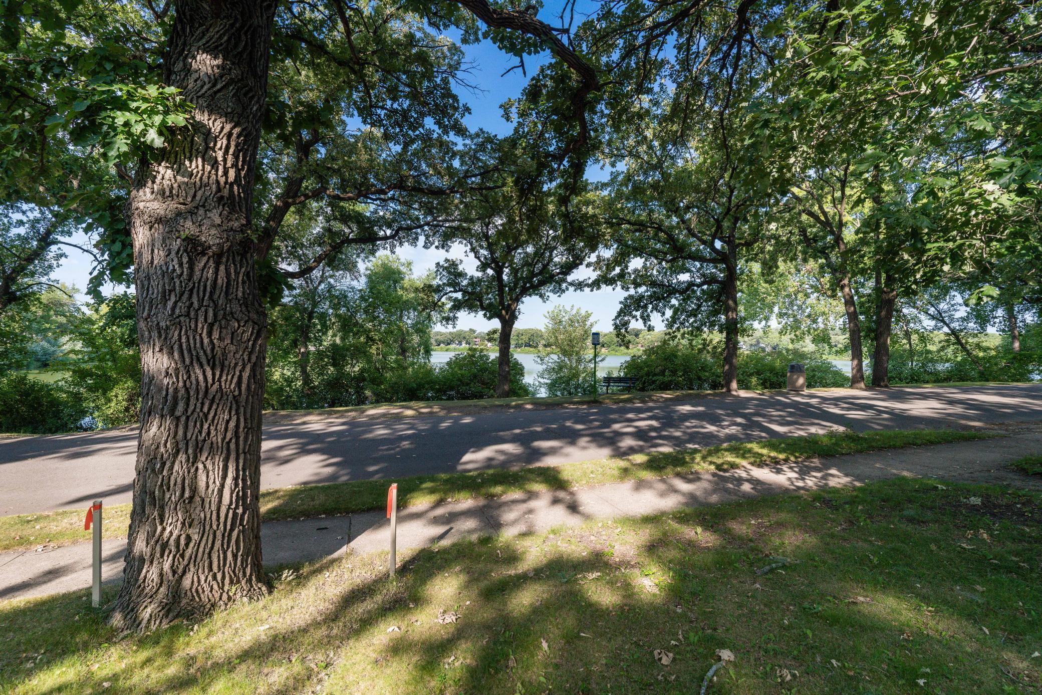 408 E Lakeside Drive