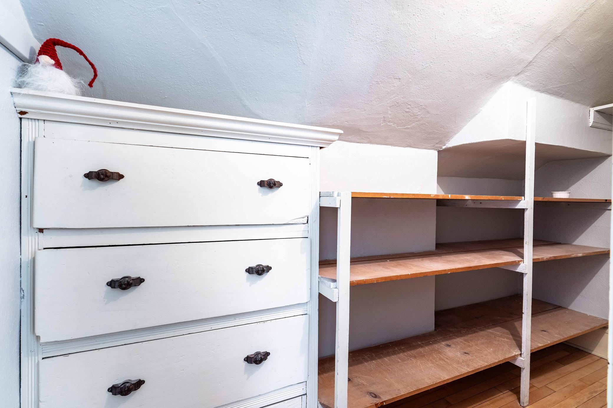 408 E Lakeside Drive