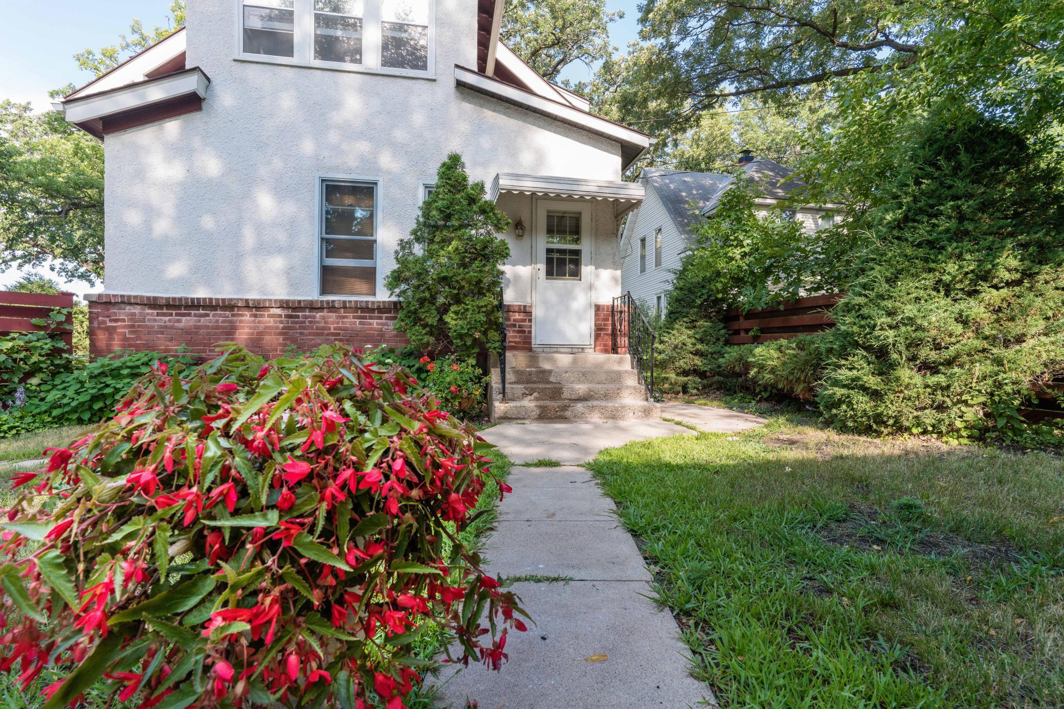 408 E Lakeside Drive