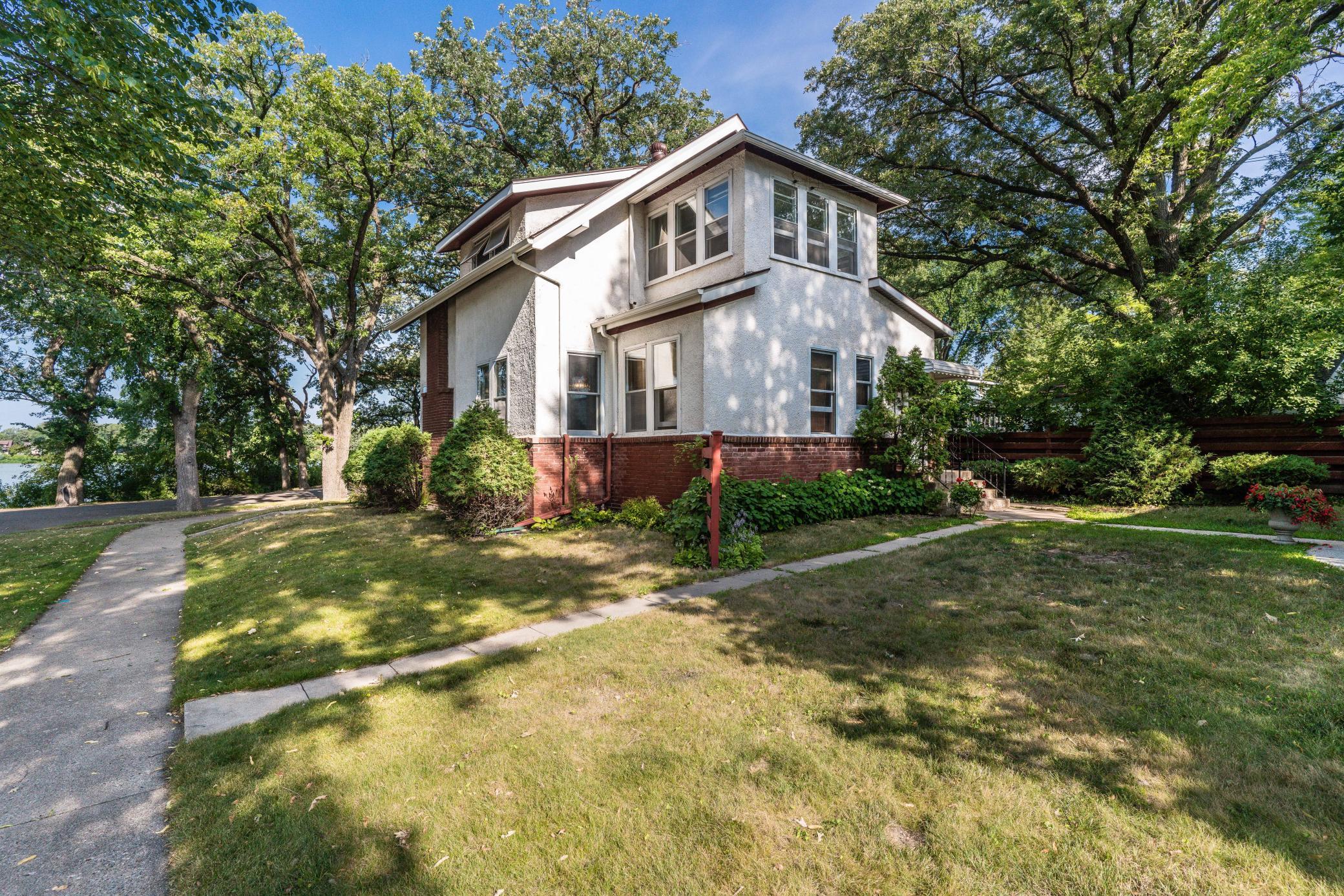 408 E Lakeside Drive