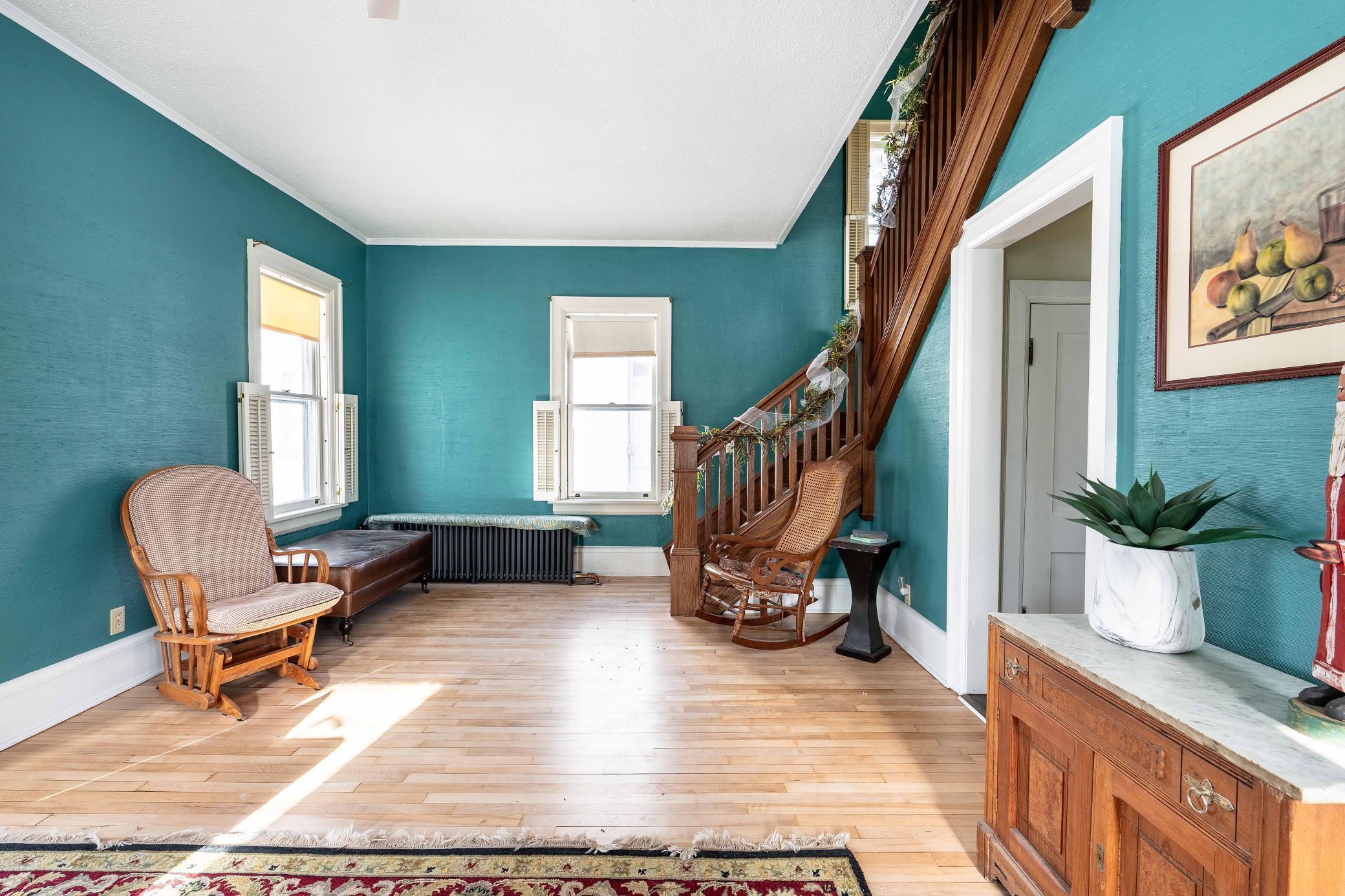 408 E Lakeside Drive