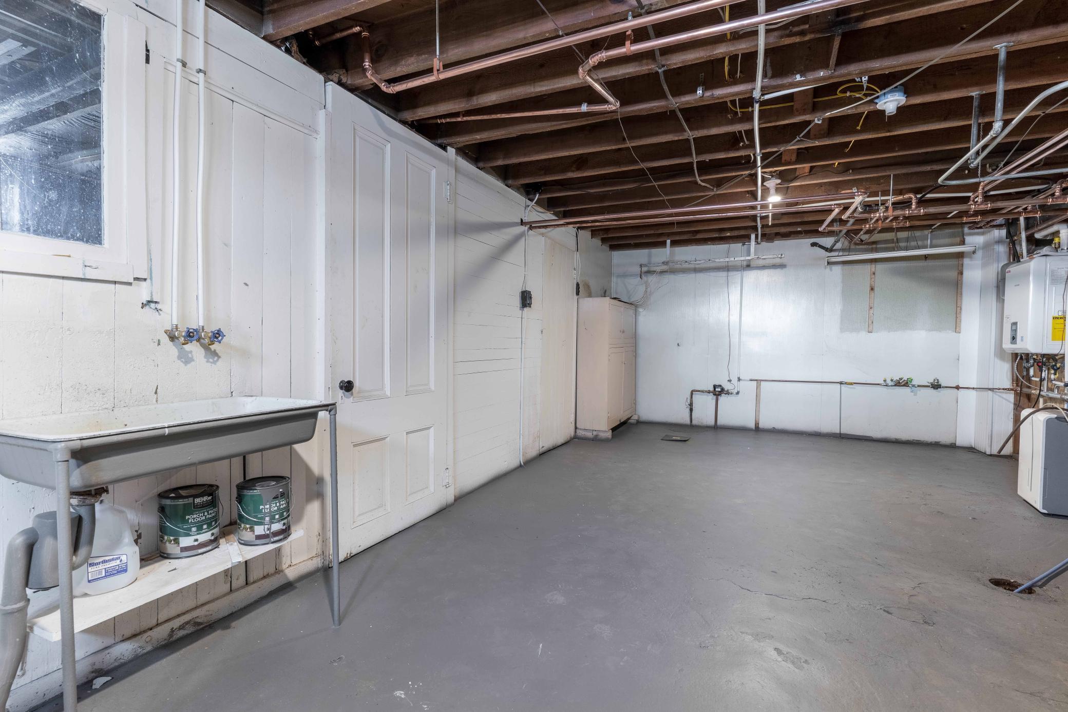 408 E Lakeside Drive