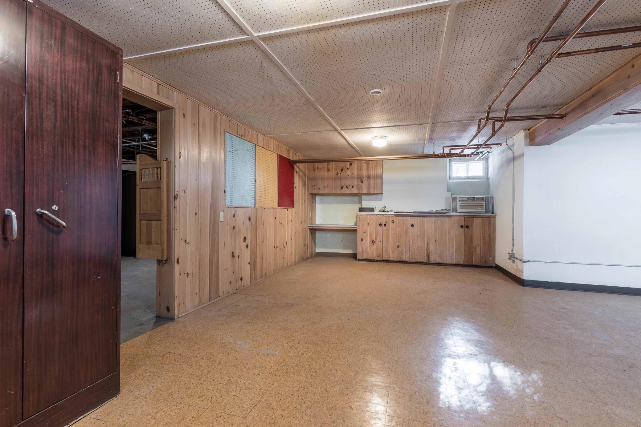 408 E Lakeside Drive