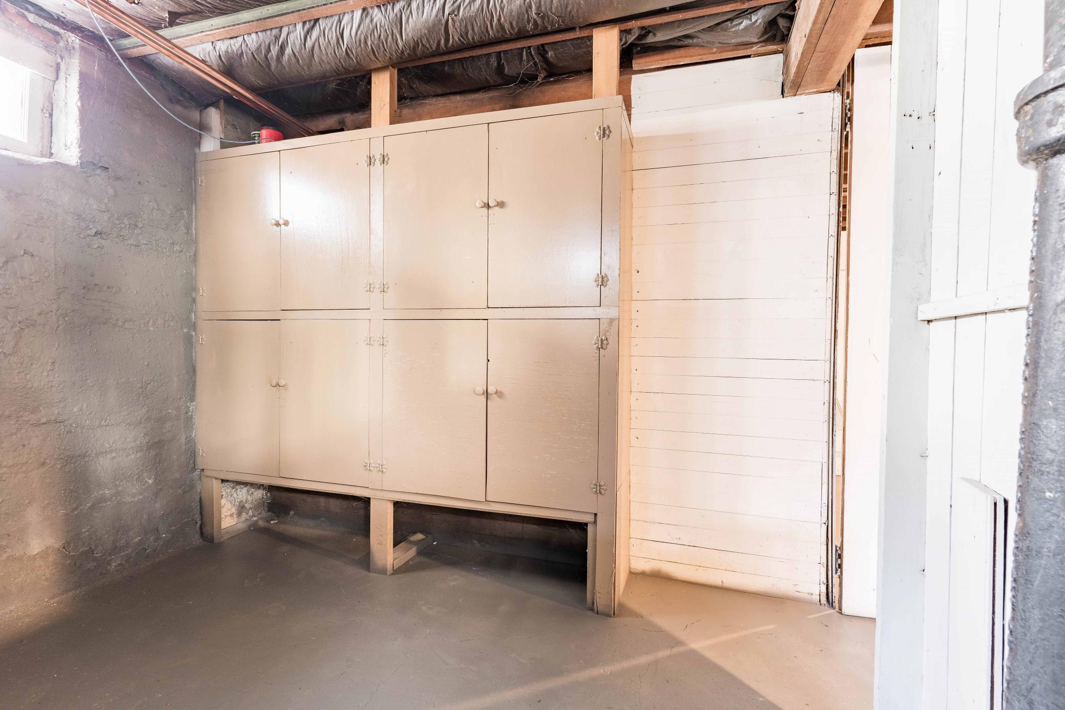 408 E Lakeside Drive