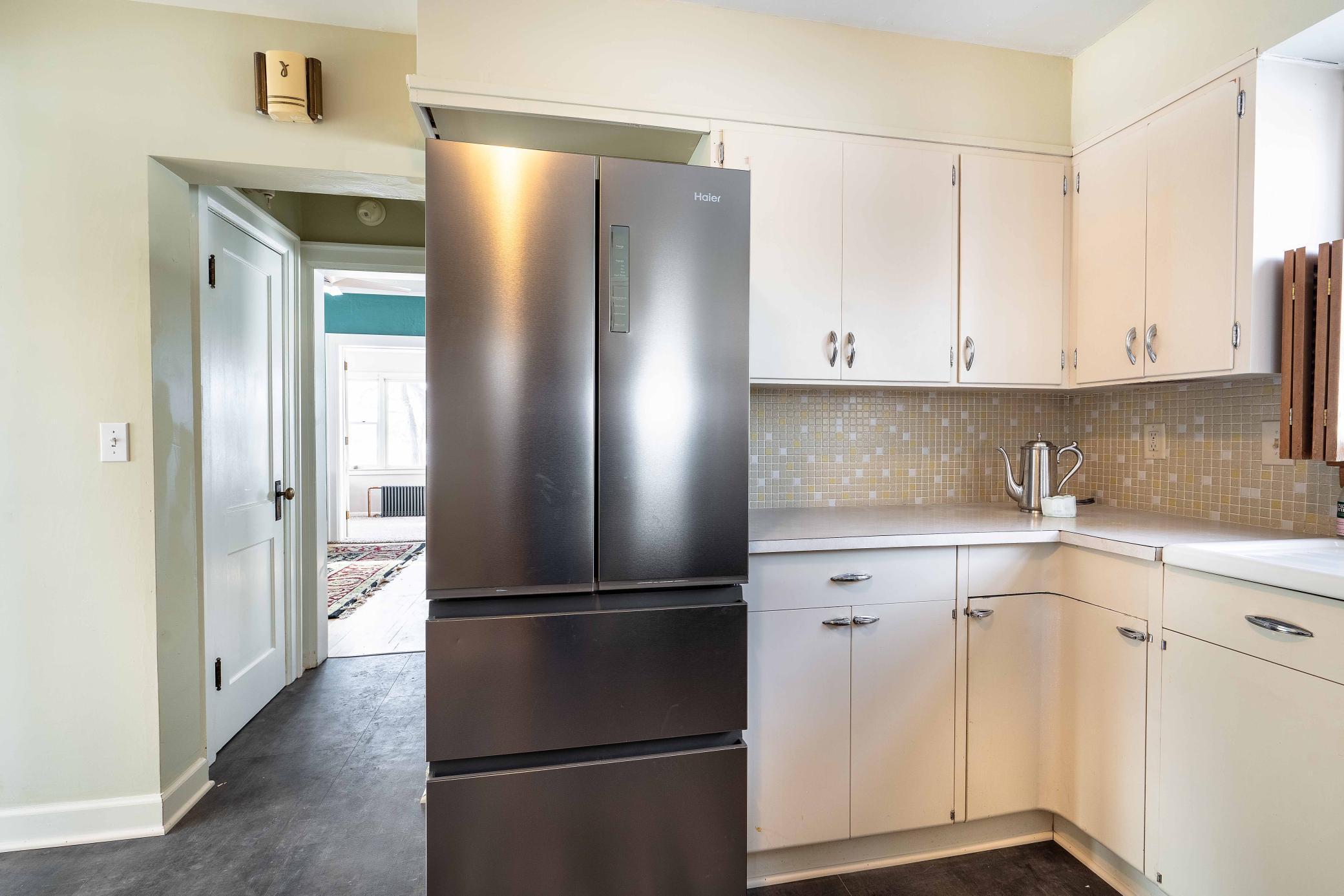 408 E Lakeside Drive