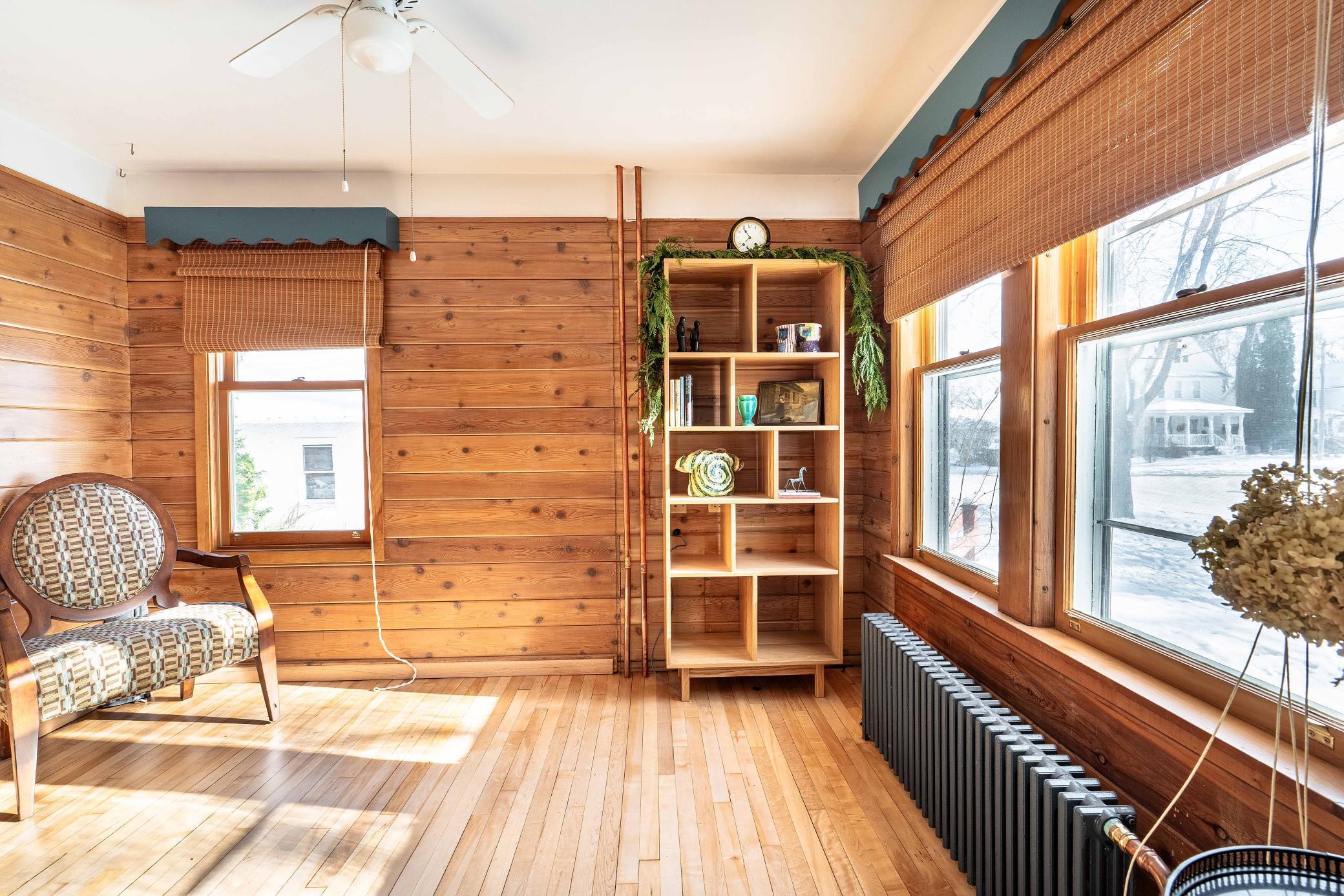 408 E Lakeside Drive