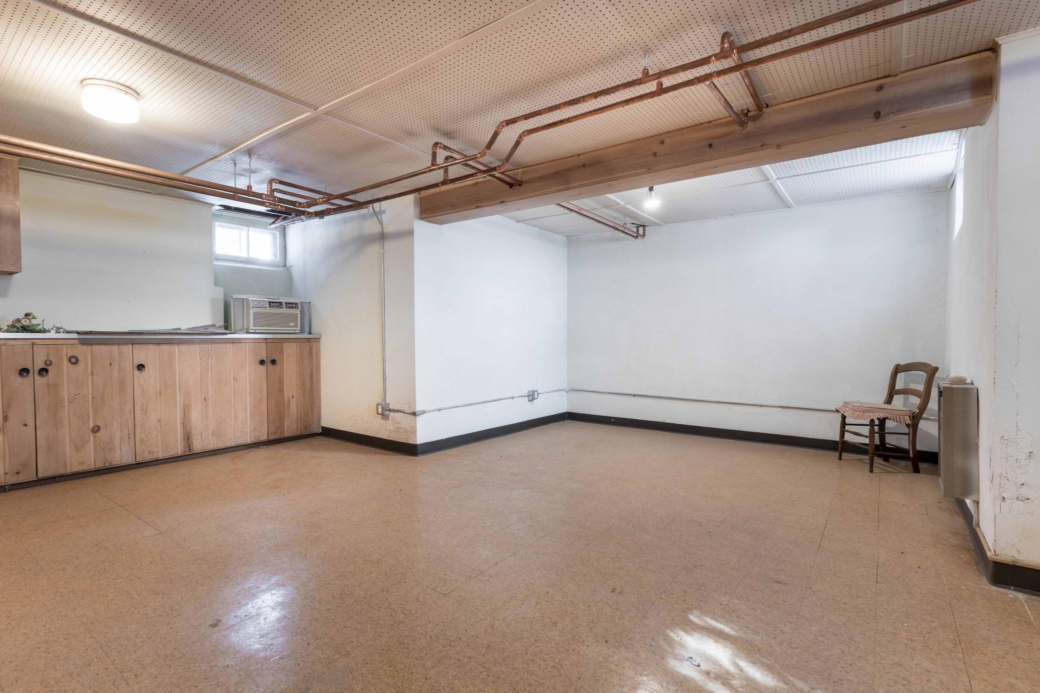 408 E Lakeside Drive