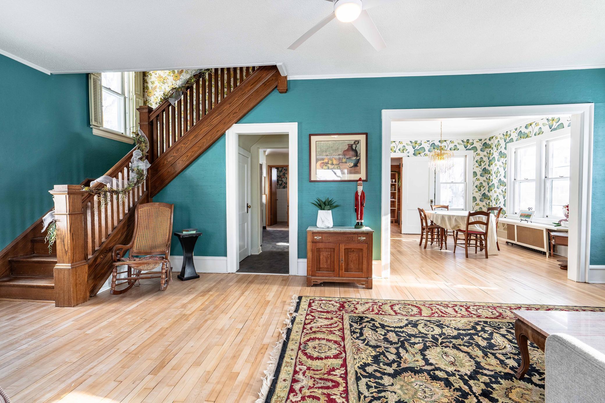 408 E Lakeside Drive