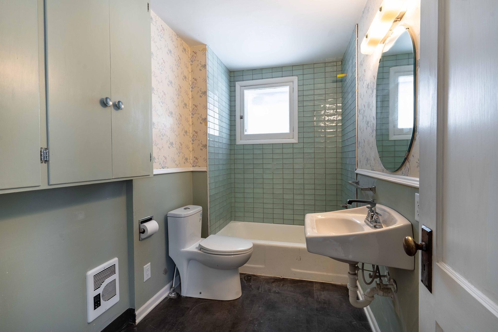 408 E Lakeside Drive