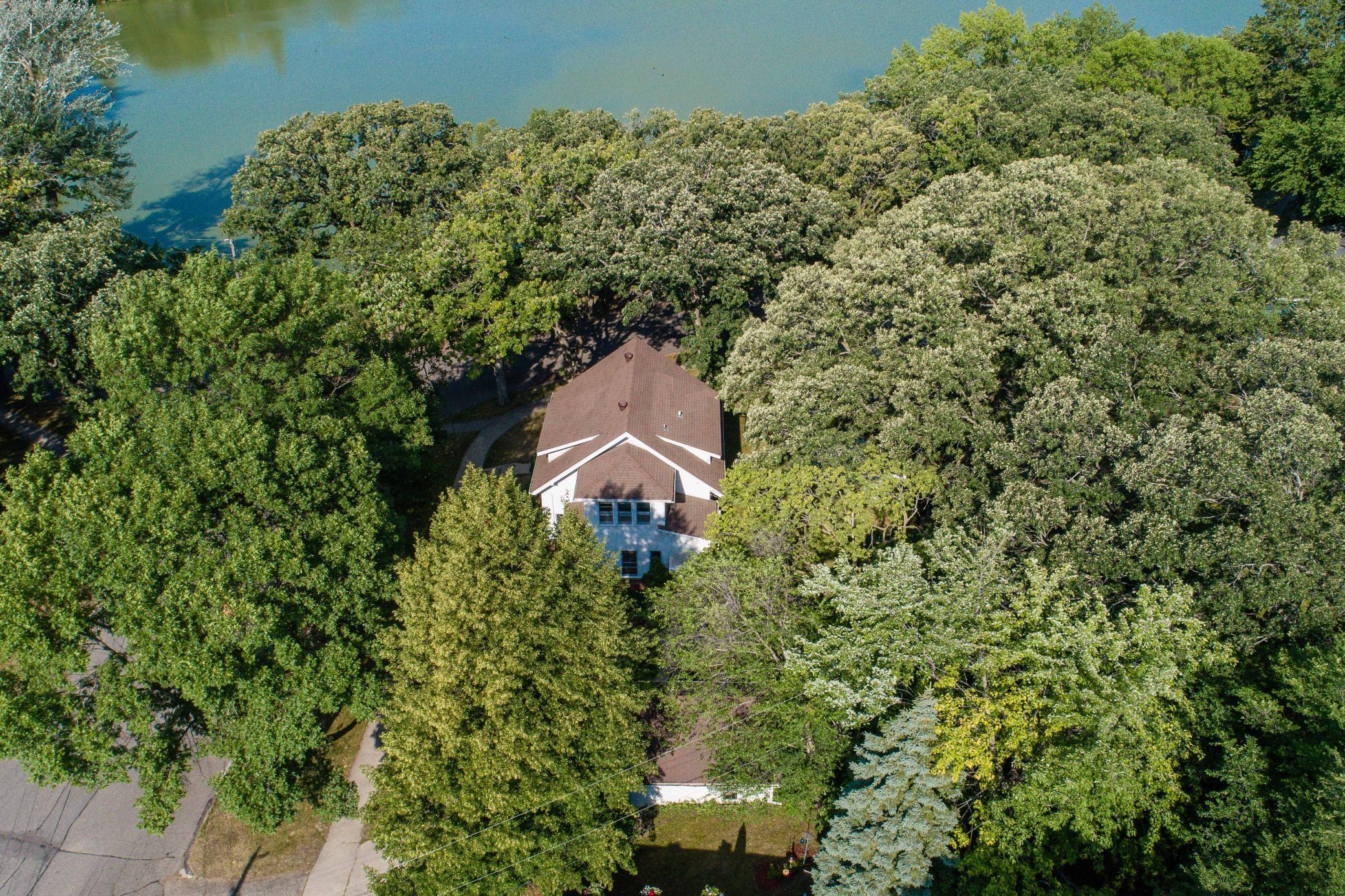 408 E Lakeside Drive