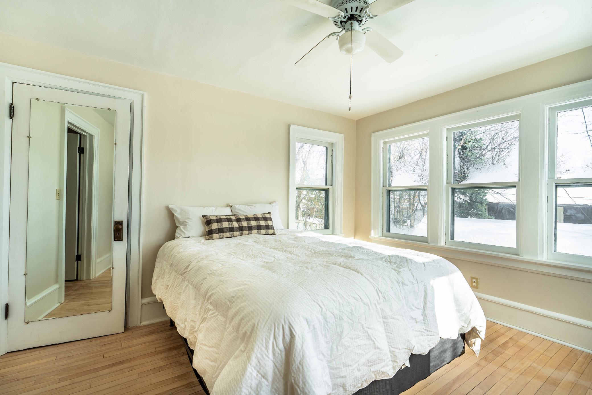 408 E Lakeside Drive