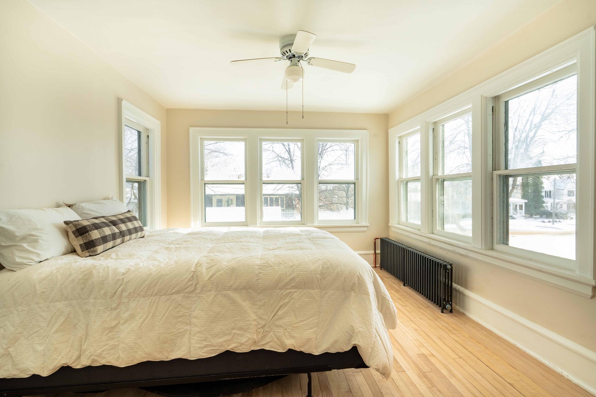 408 E Lakeside Drive