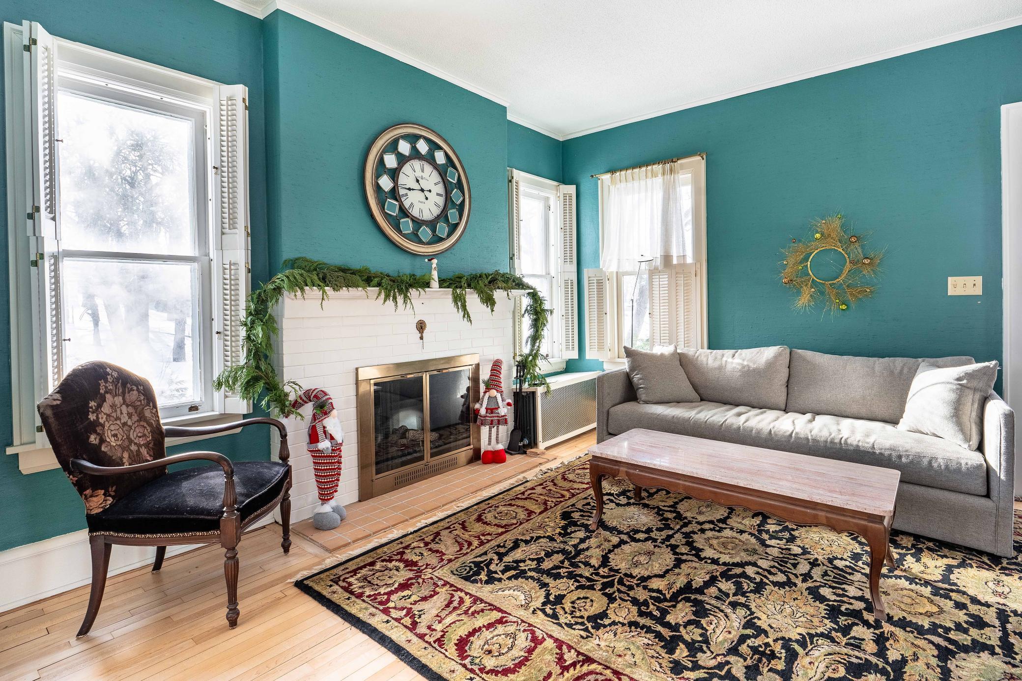 408 E Lakeside Drive