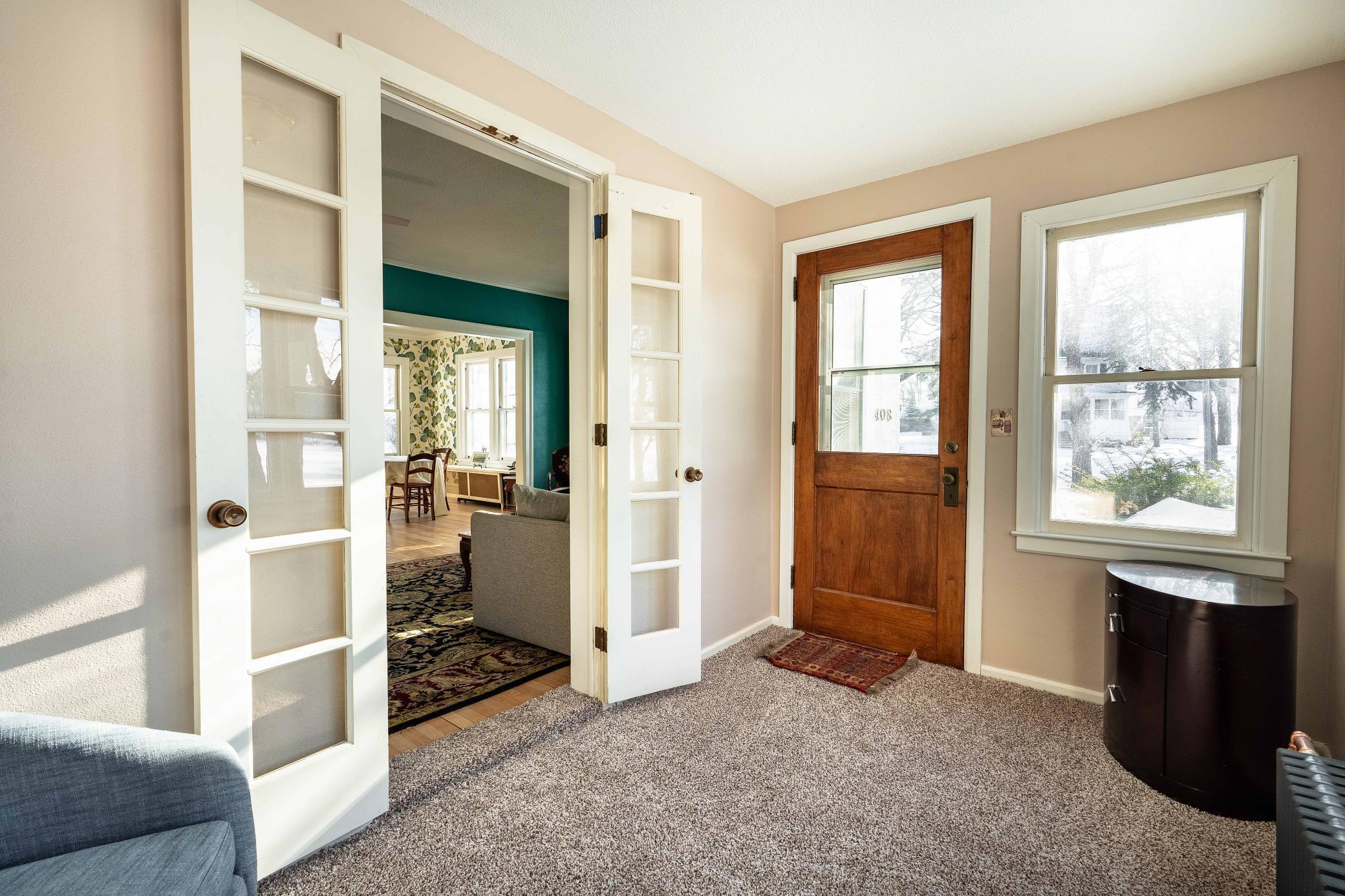 408 E Lakeside Drive