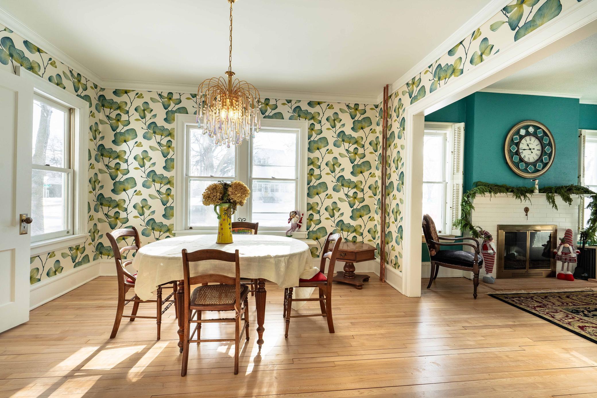 408 E Lakeside Drive