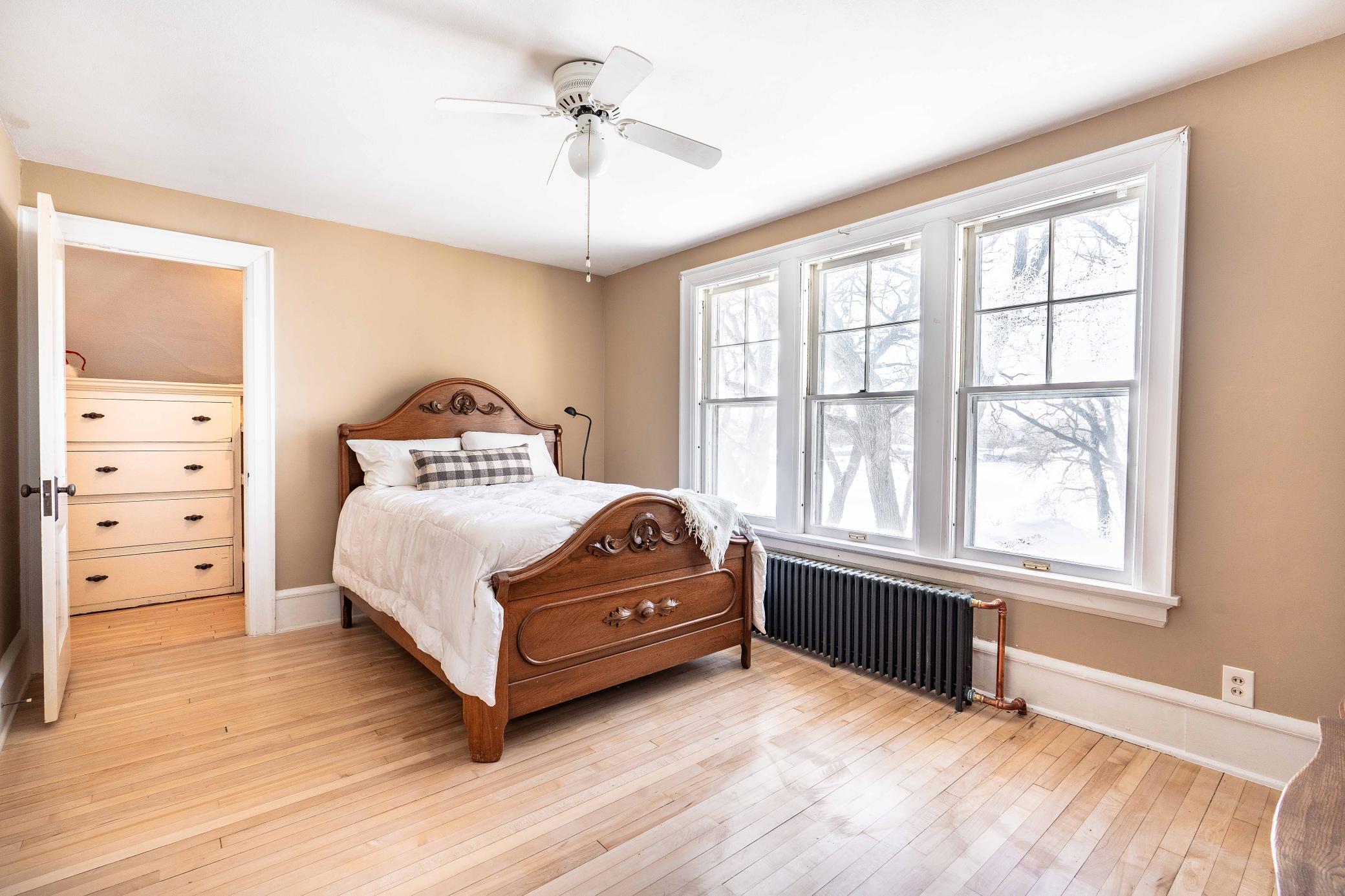 408 E Lakeside Drive