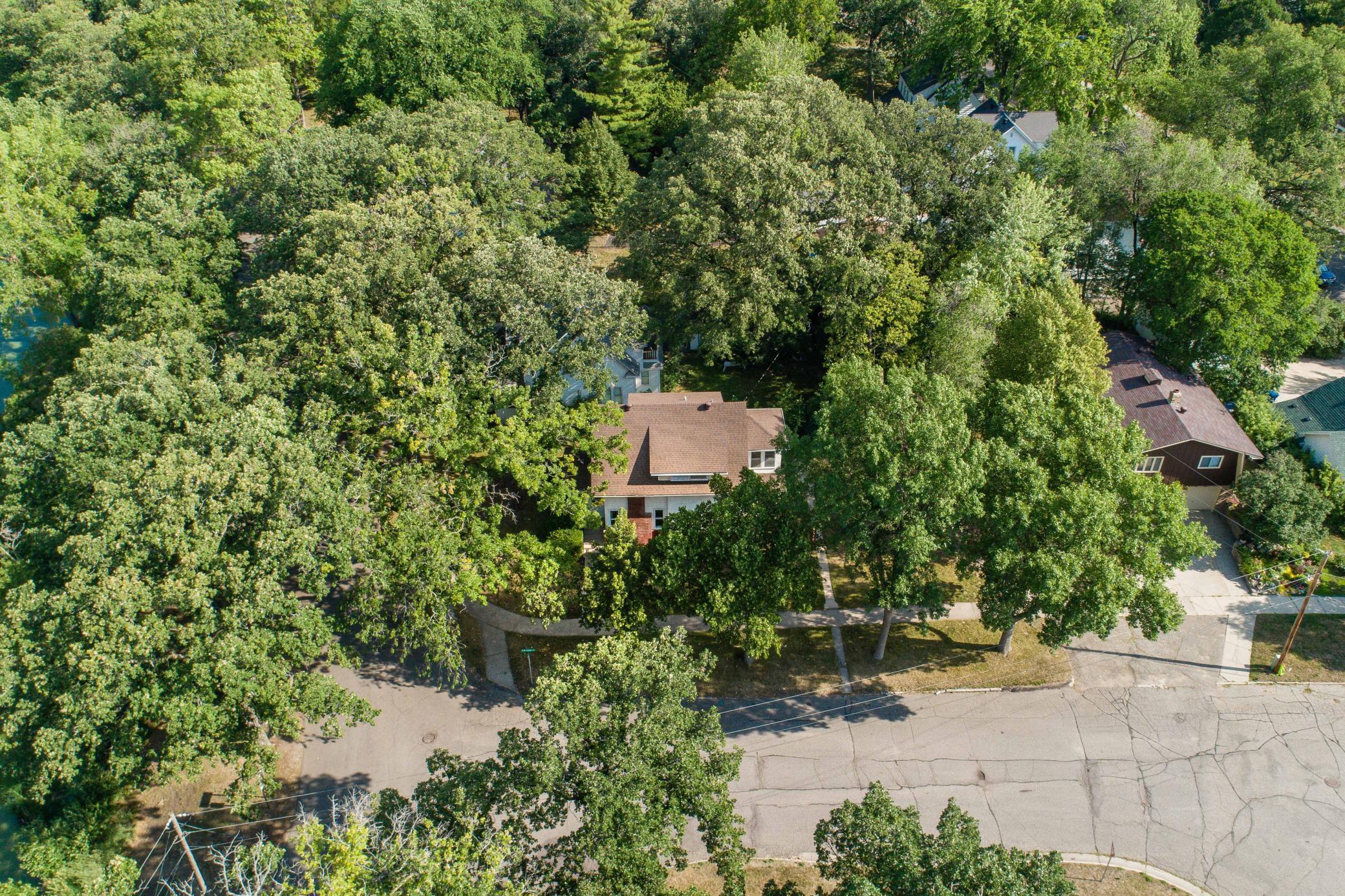 408 E Lakeside Drive