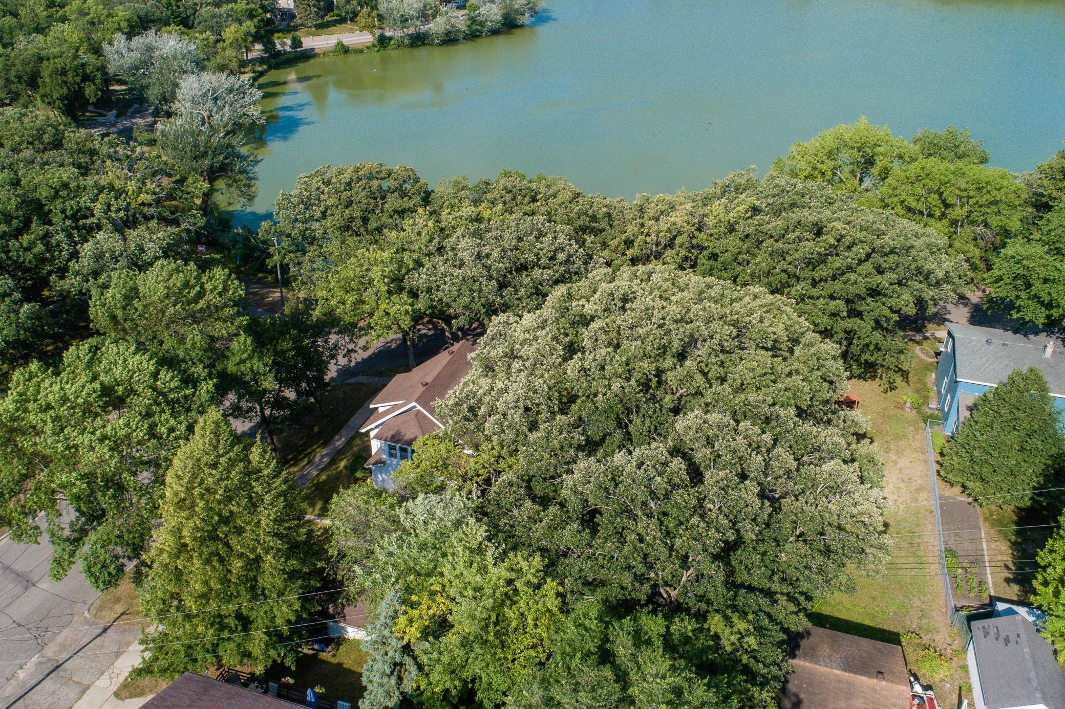 408 E Lakeside Drive