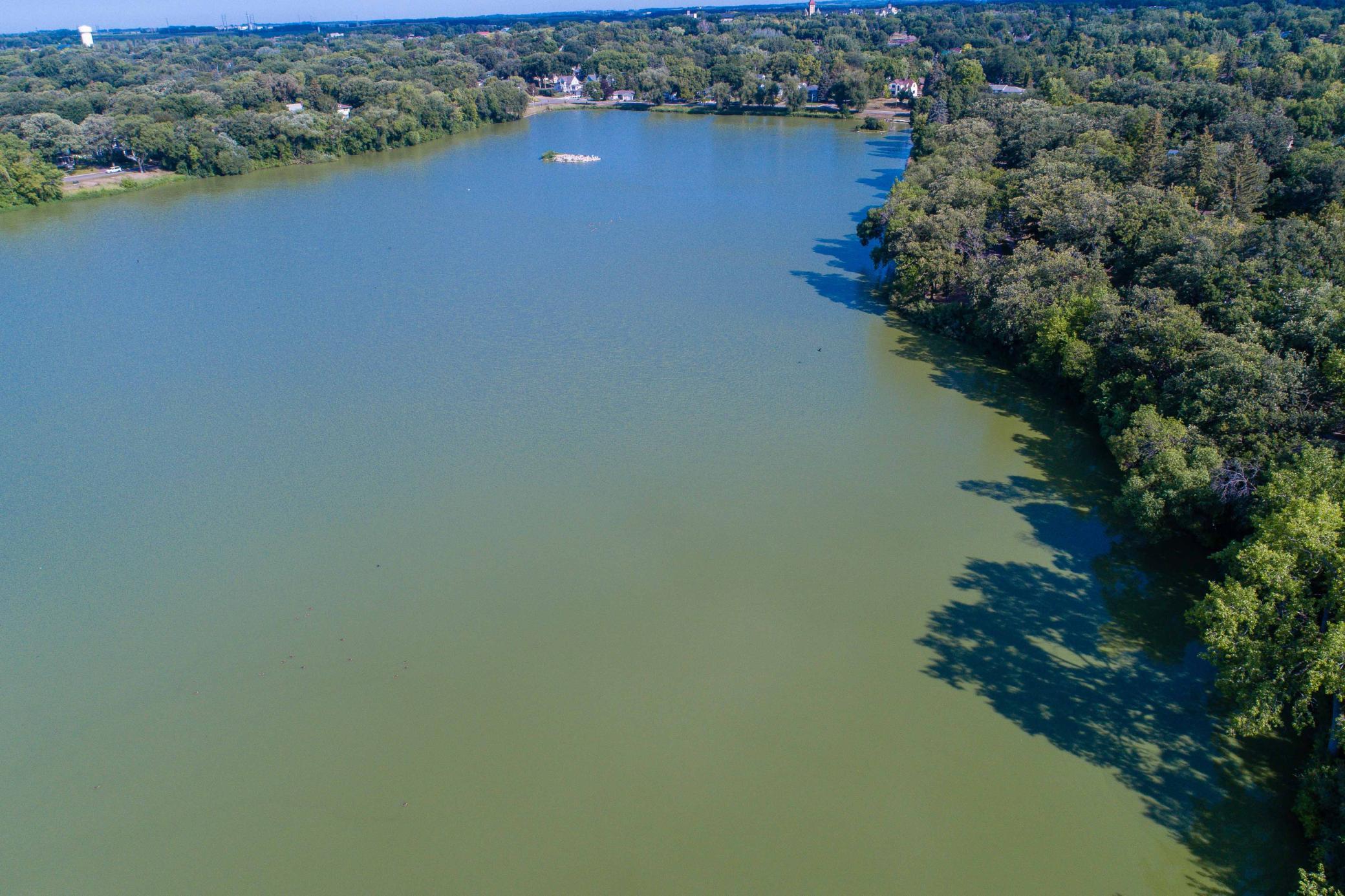 408 E Lakeside Drive