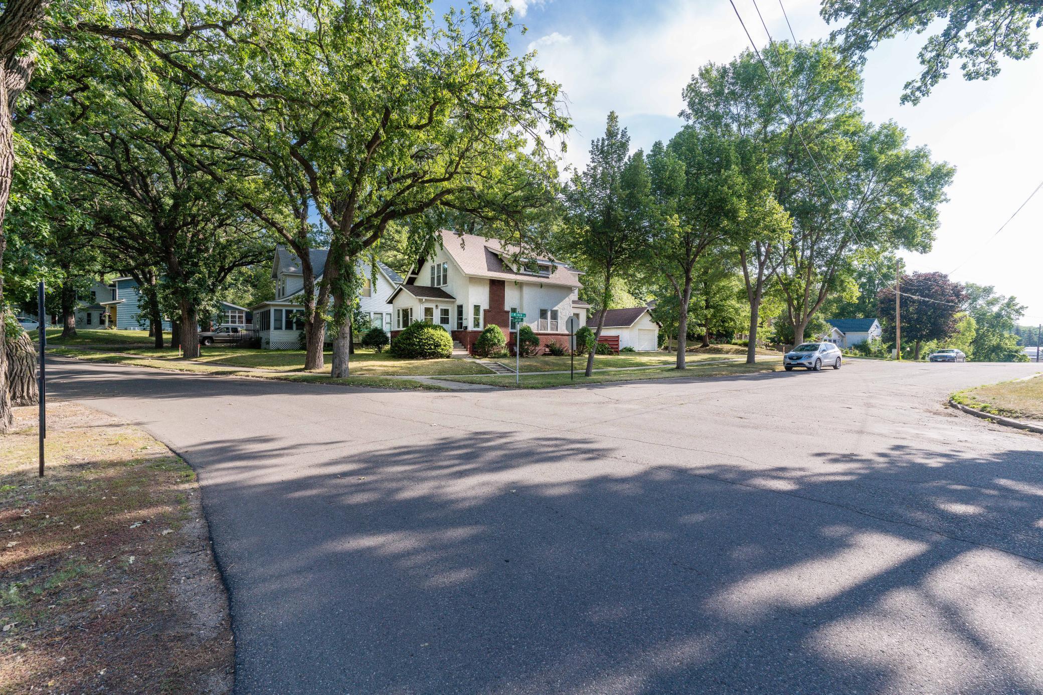 408 E Lakeside Drive