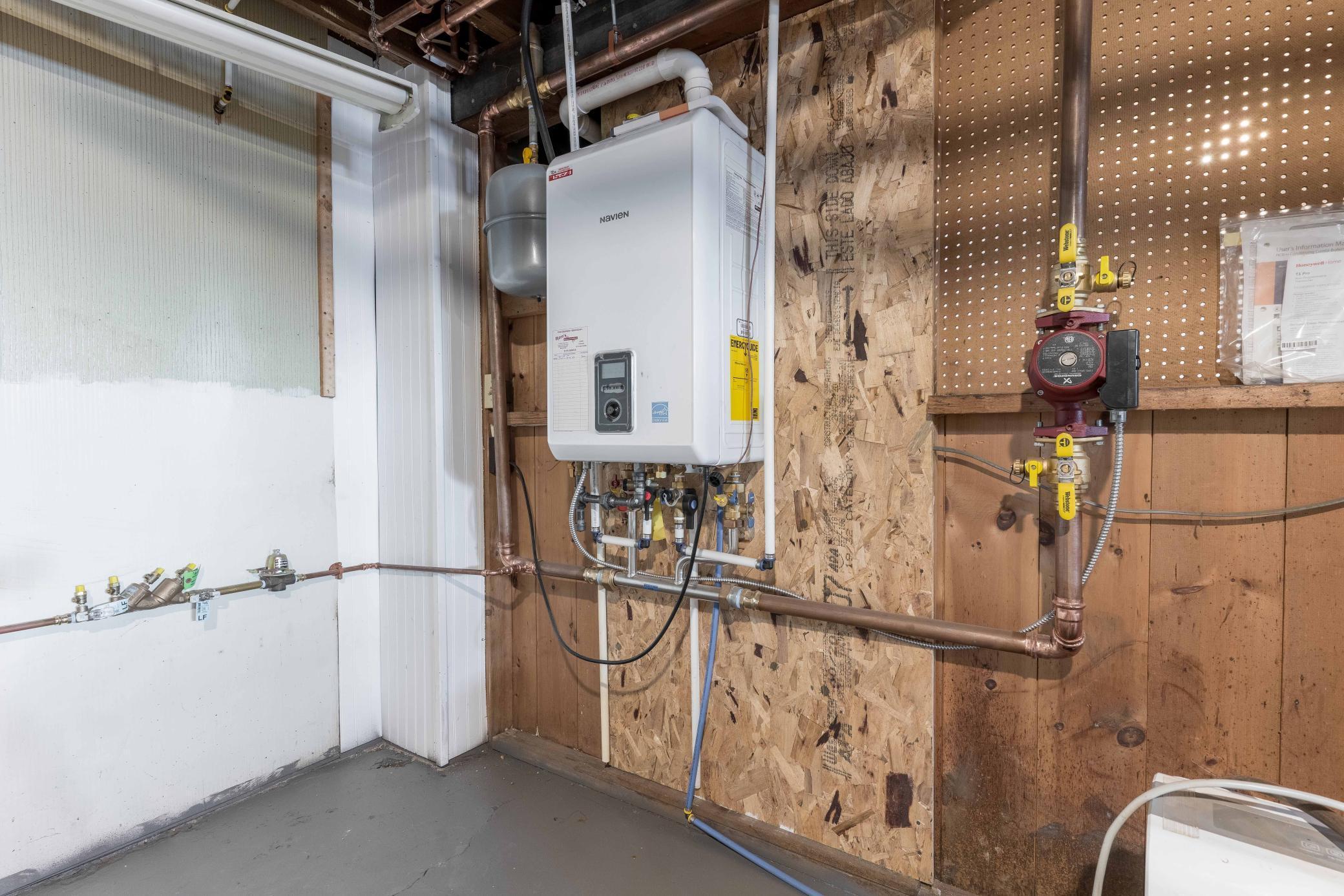 408 E Lakeside Drive