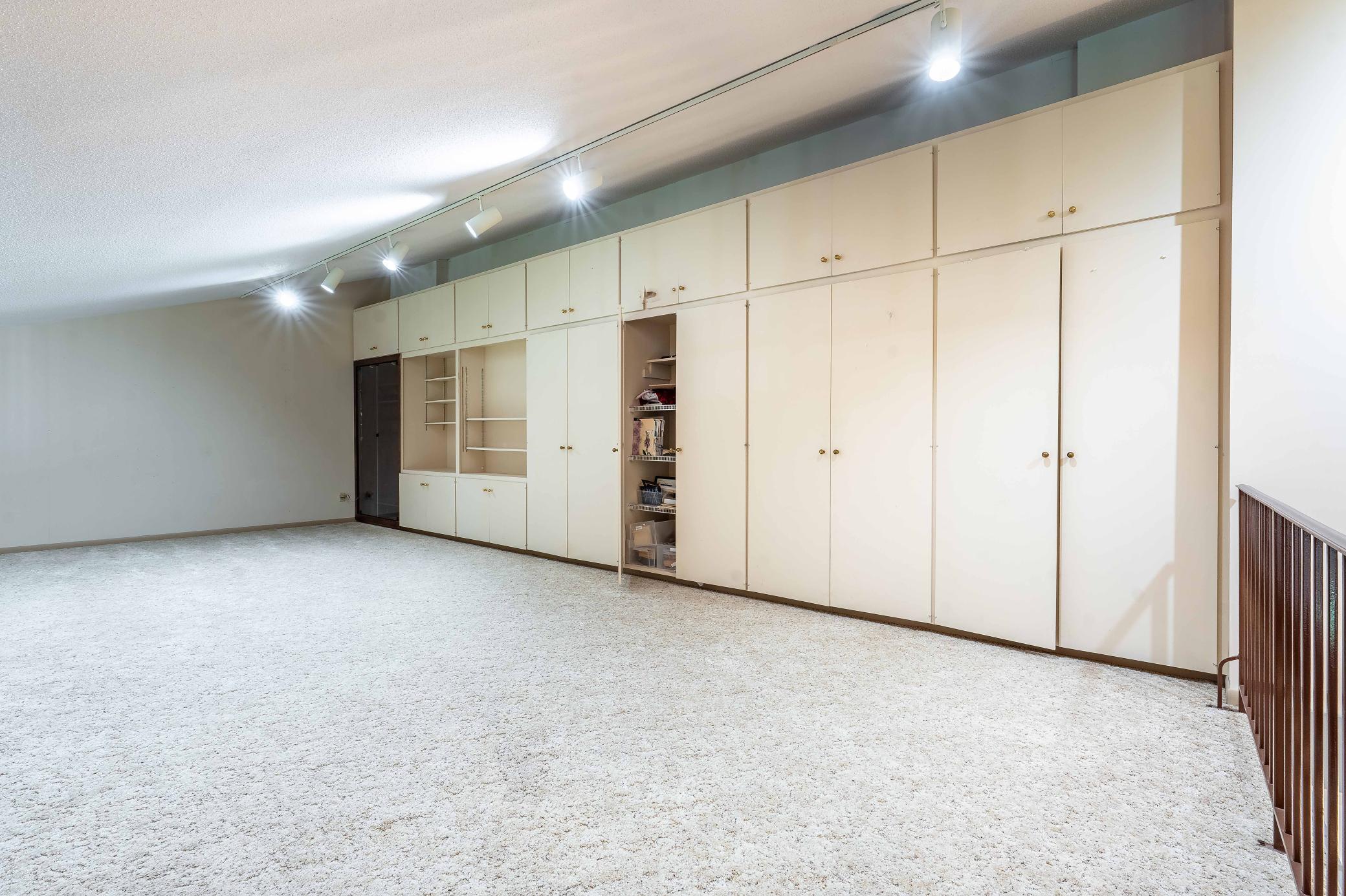 200 Willow Court Unit: 4C