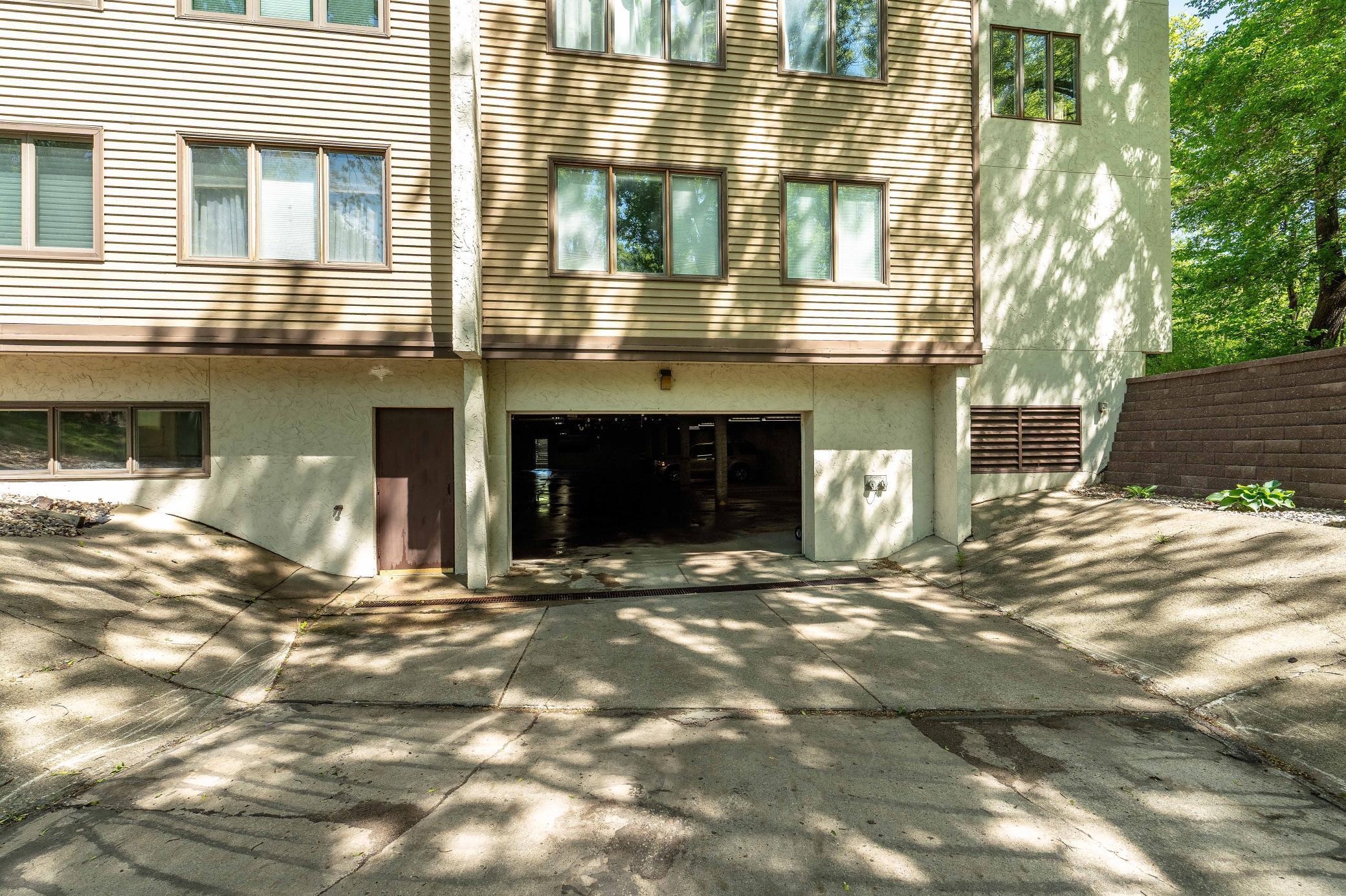 200 Willow Court Unit: 4C