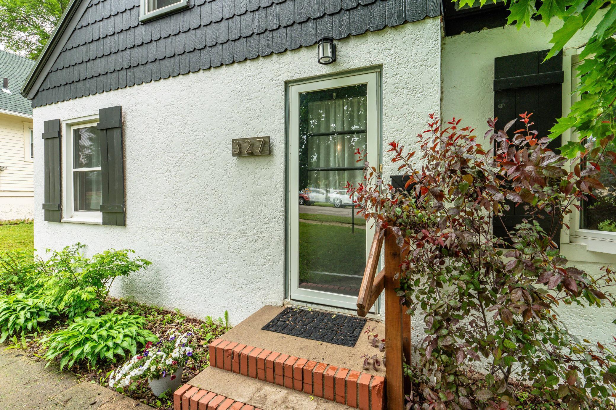 327 W Channing Avenue