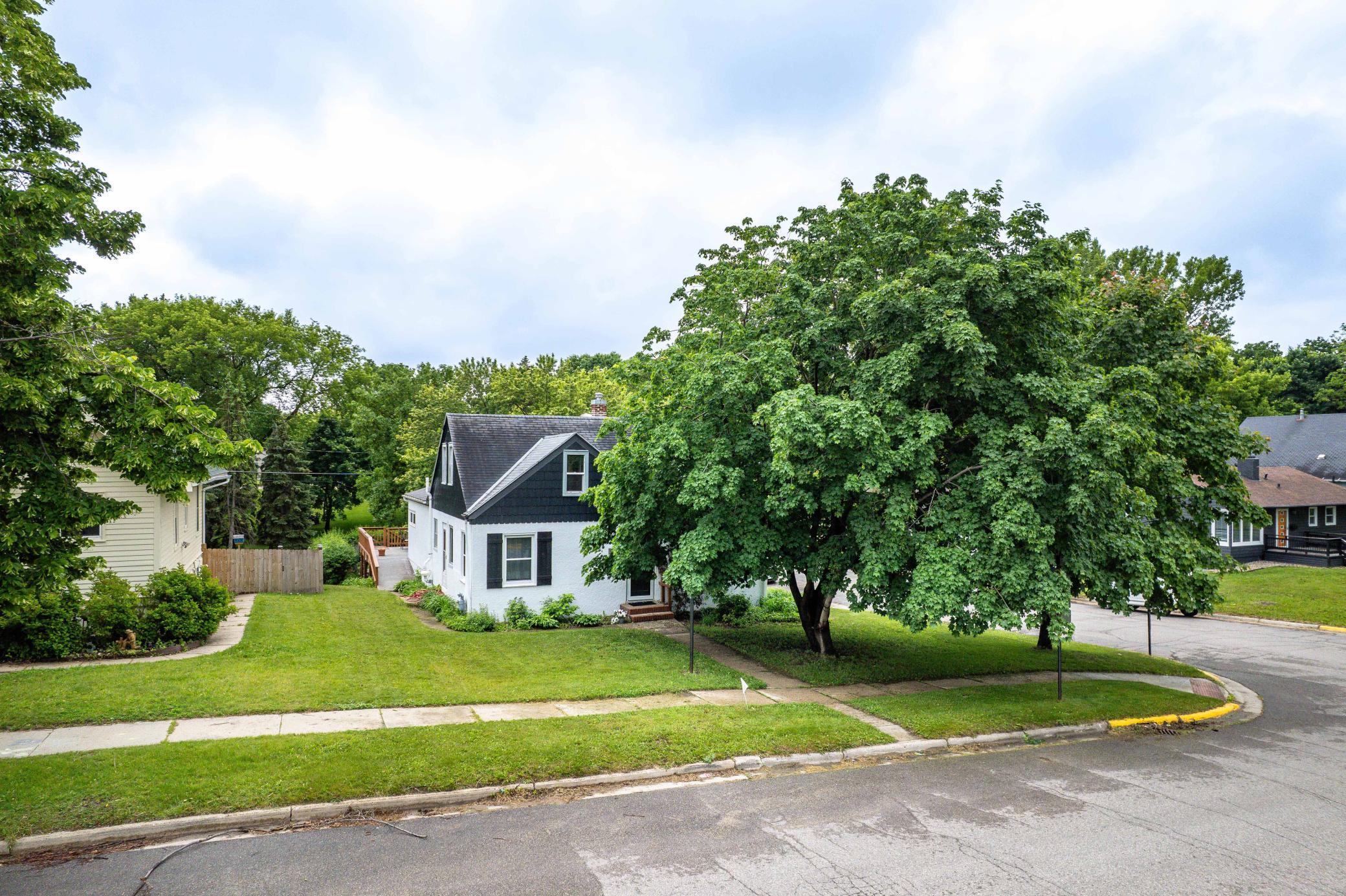 327 W Channing Avenue