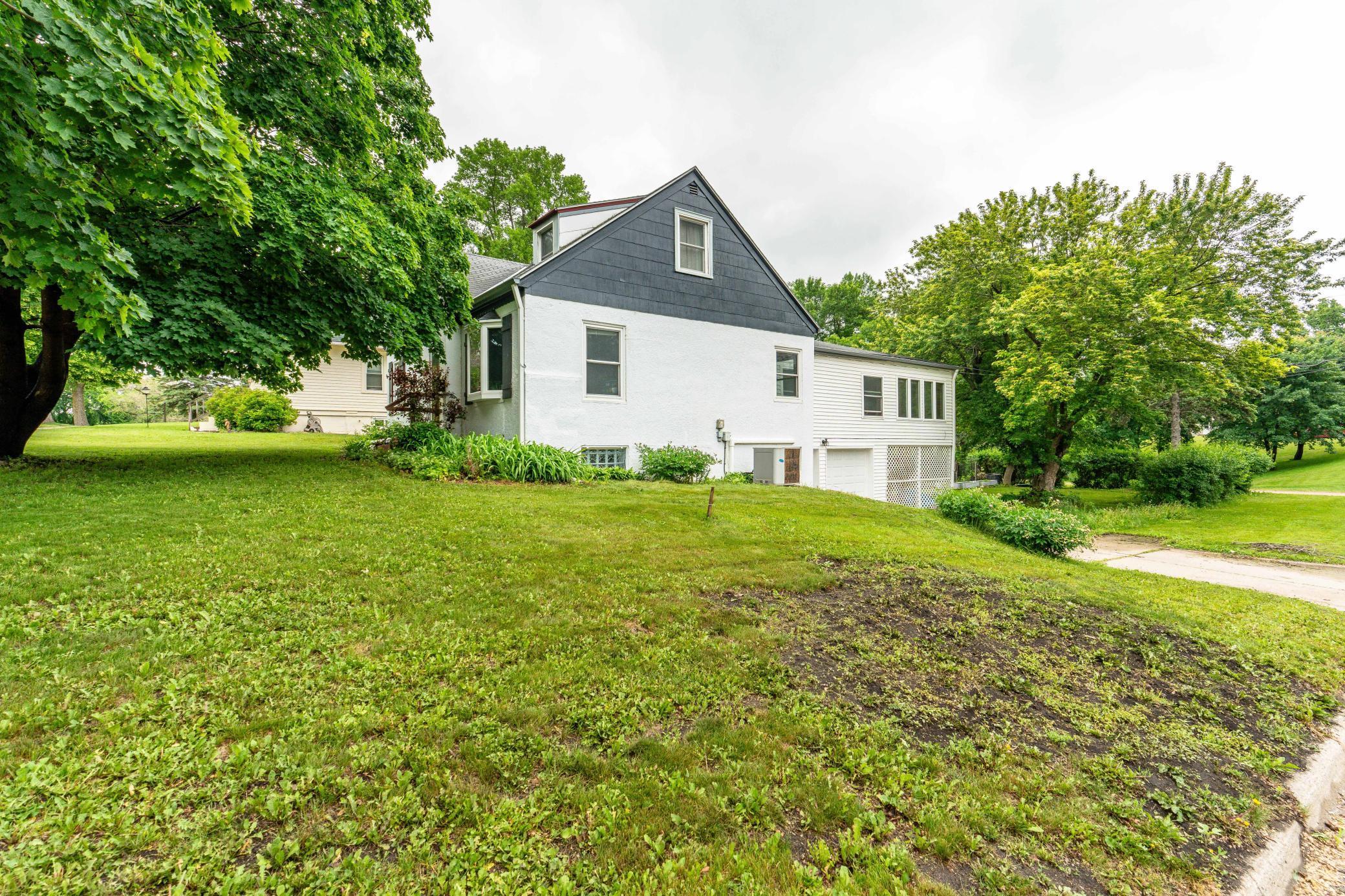 327 W Channing Avenue