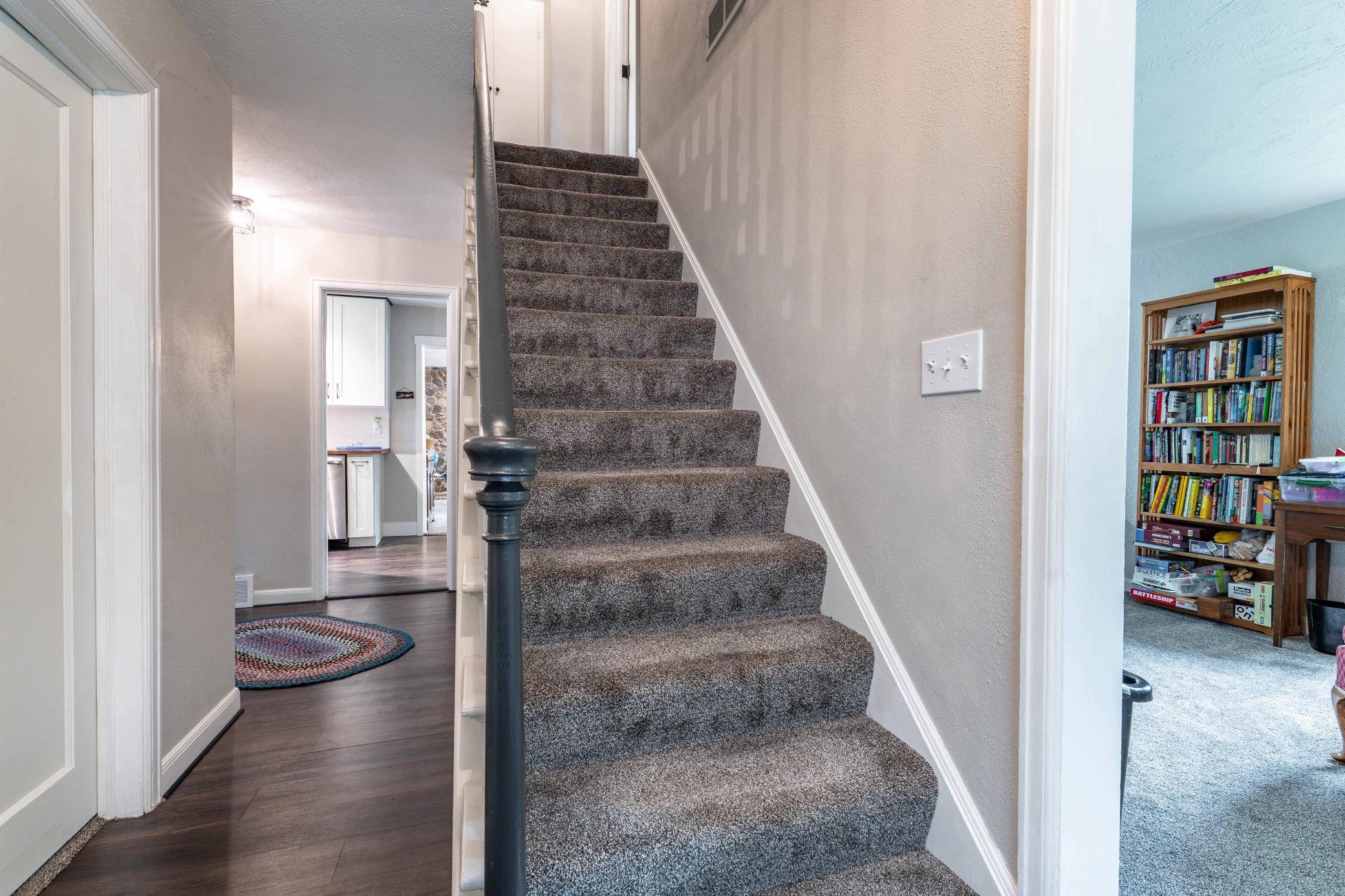 327 W Channing Avenue