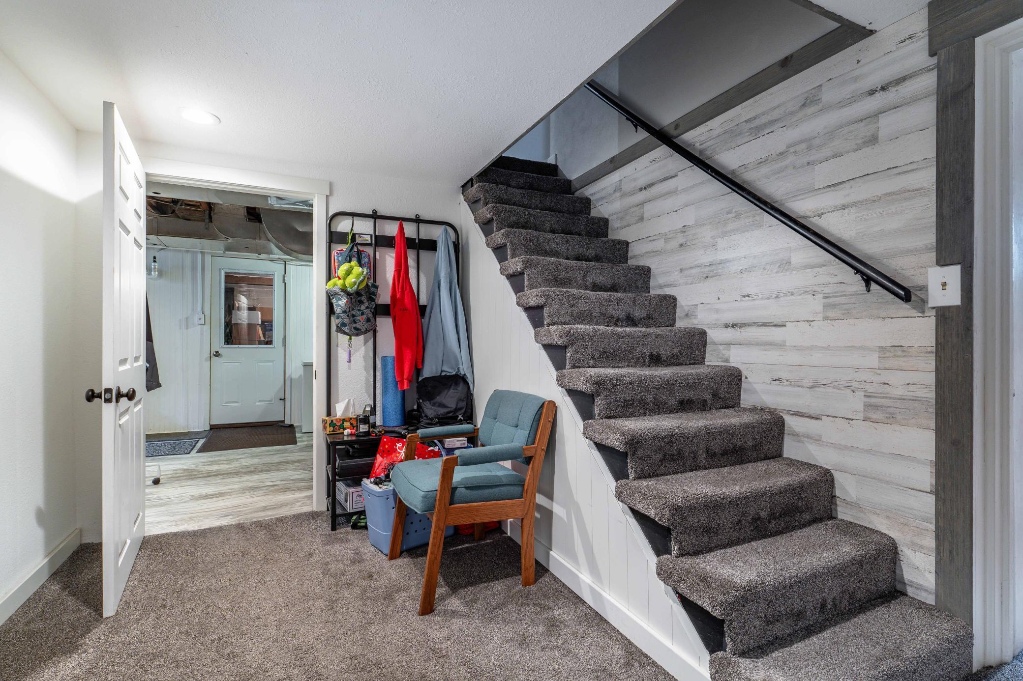 327 W Channing Avenue