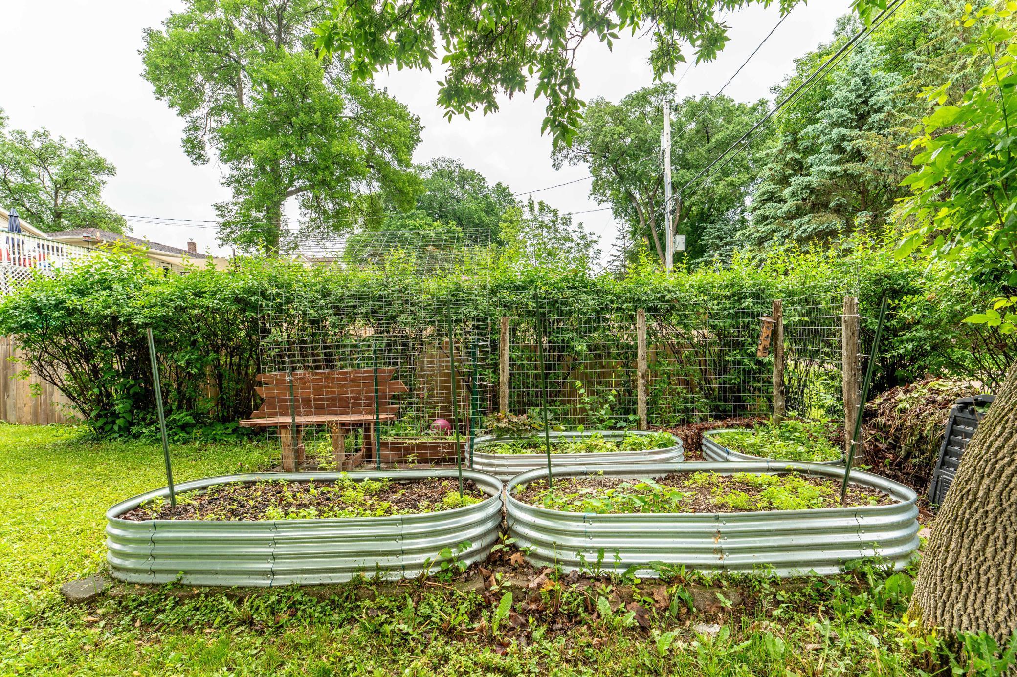 327 W Channing Avenue