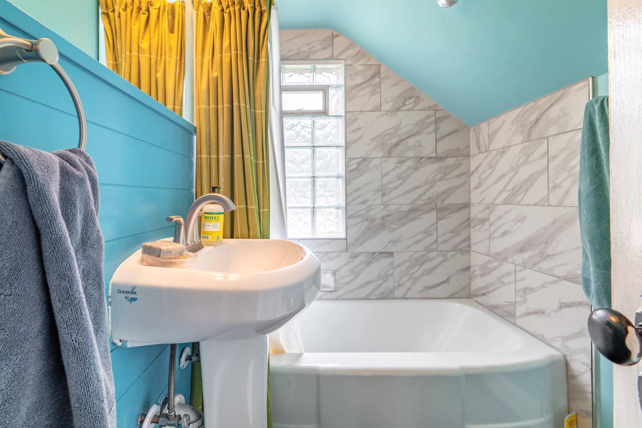 327 W Channing Avenue
