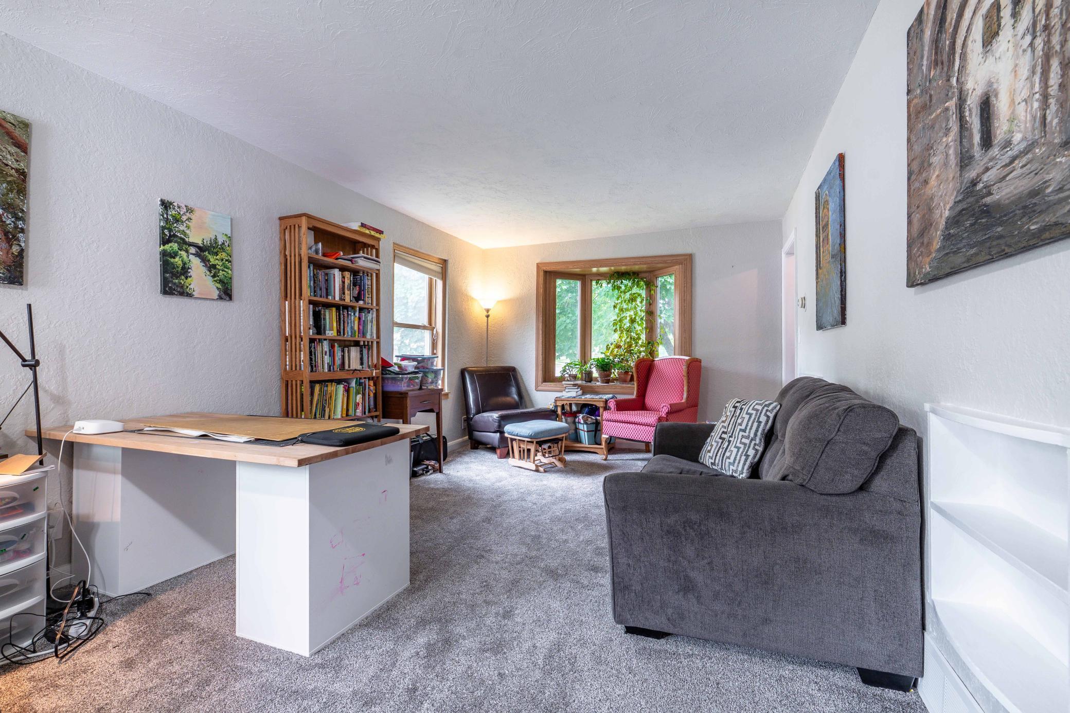 327 W Channing Avenue