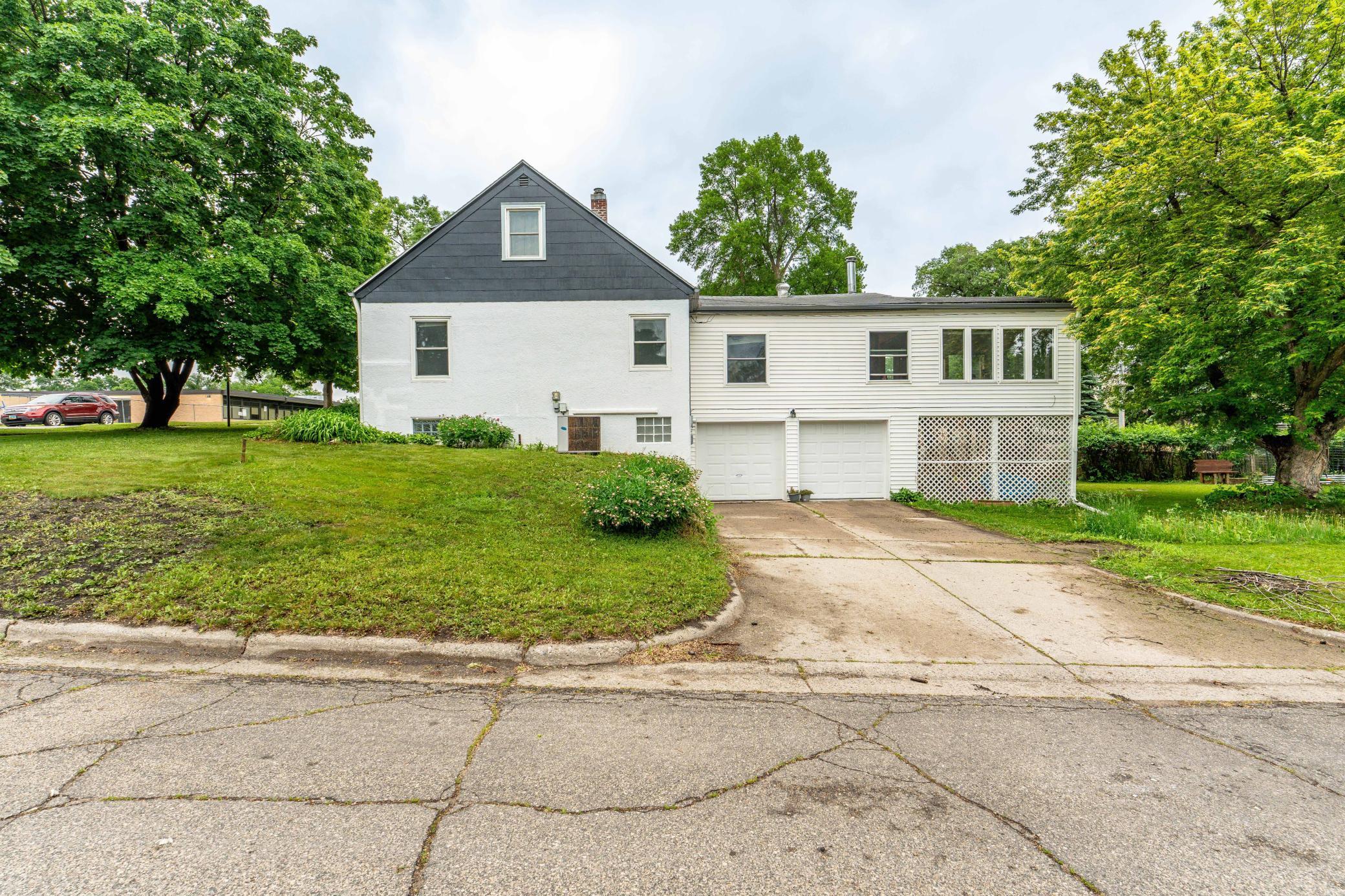 327 W Channing Avenue
