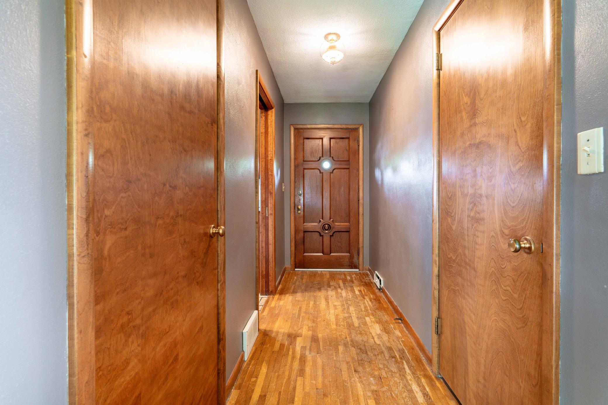 2814 Lakeview Drive