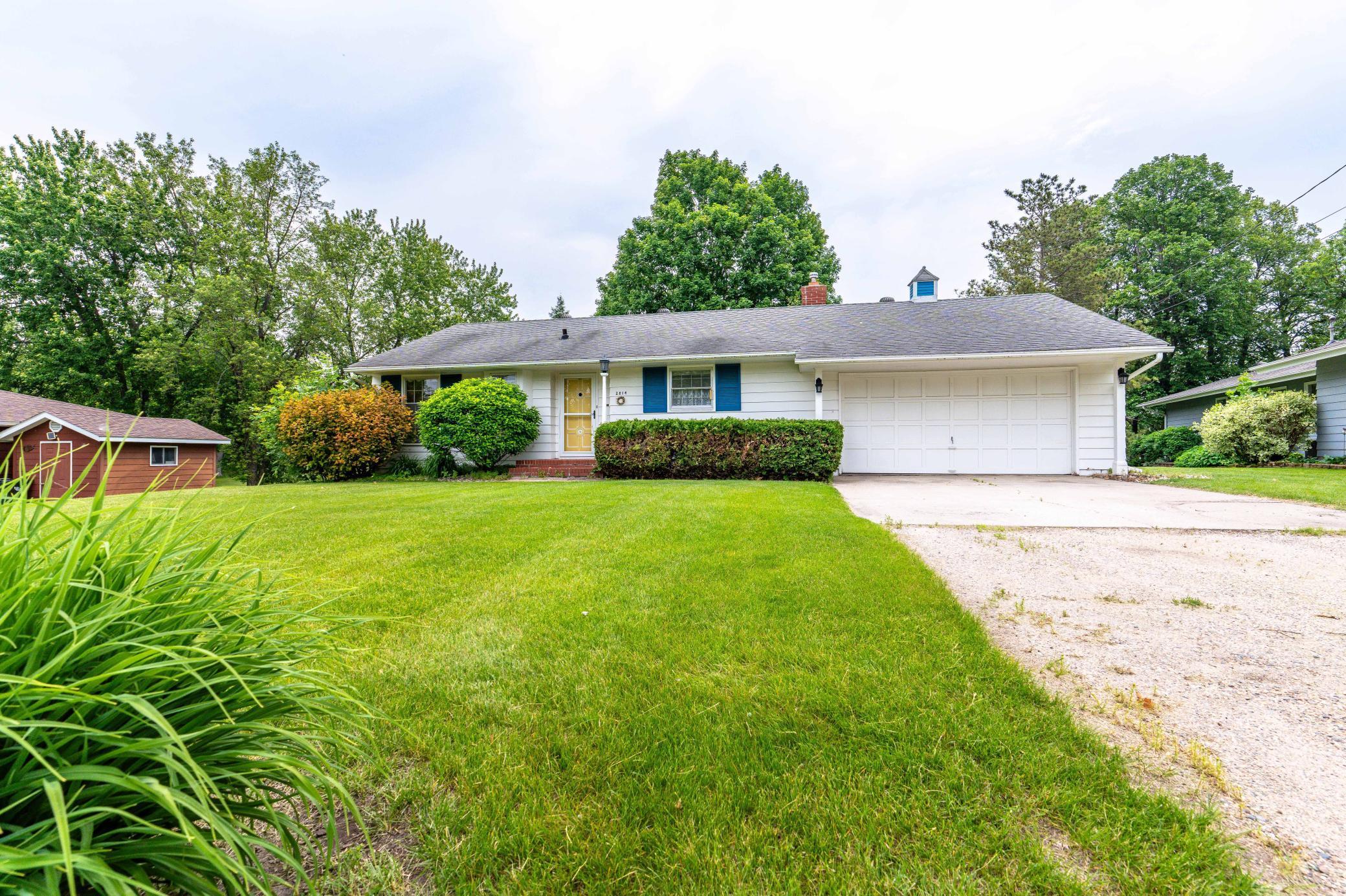 2814 Lakeview Drive