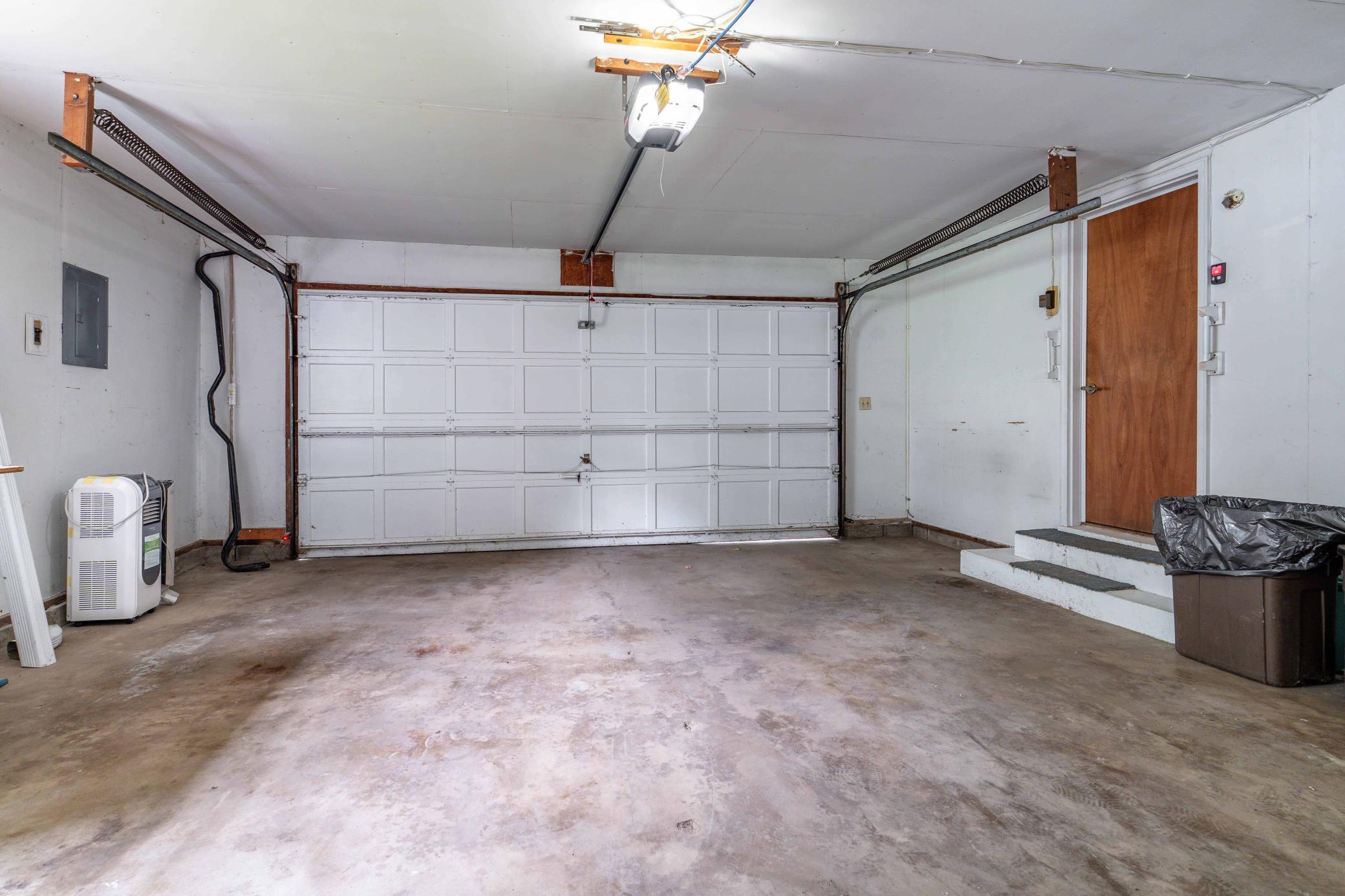 2814 Lakeview Drive