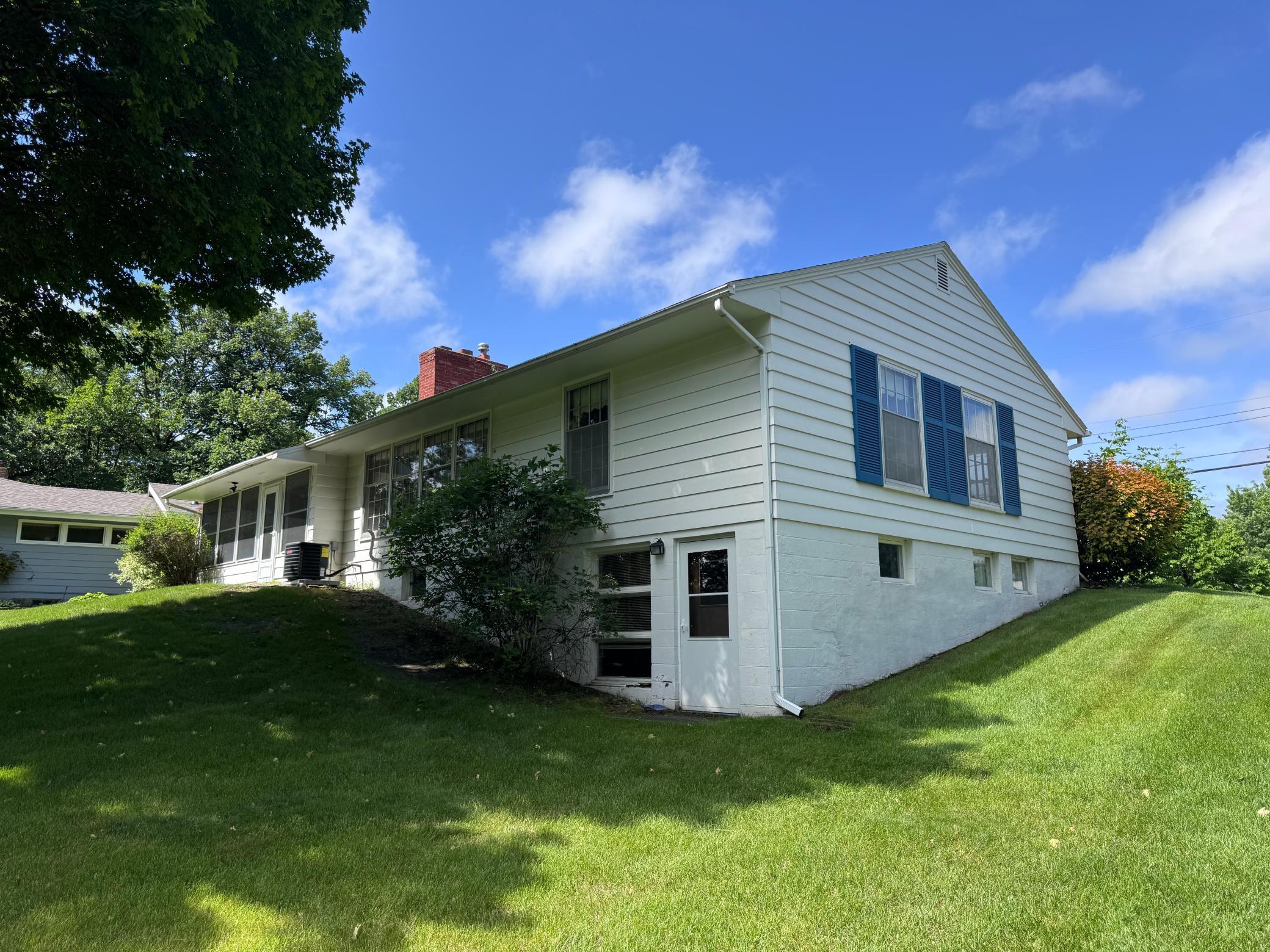 2814 Lakeview Drive