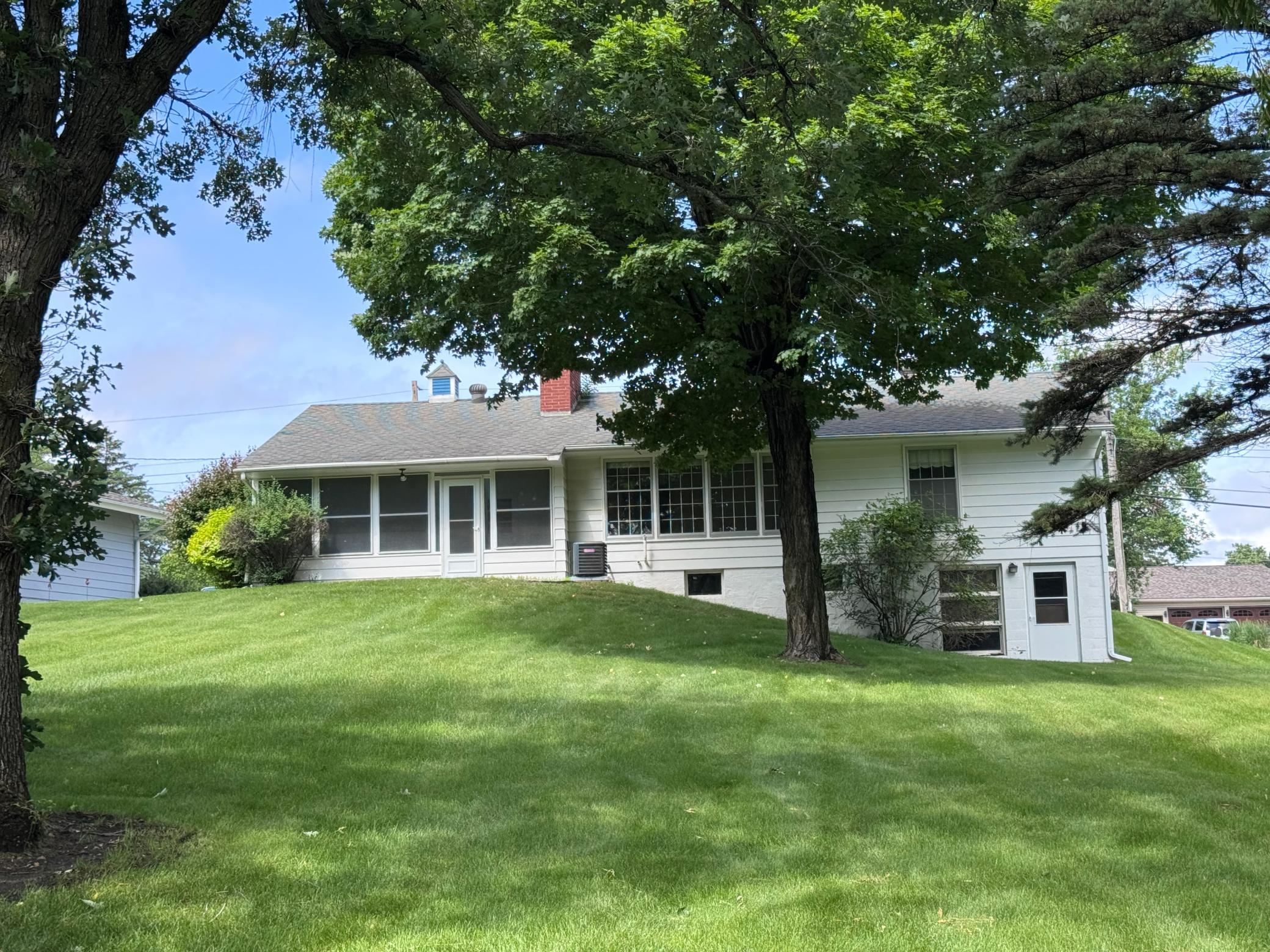 2814 Lakeview Drive