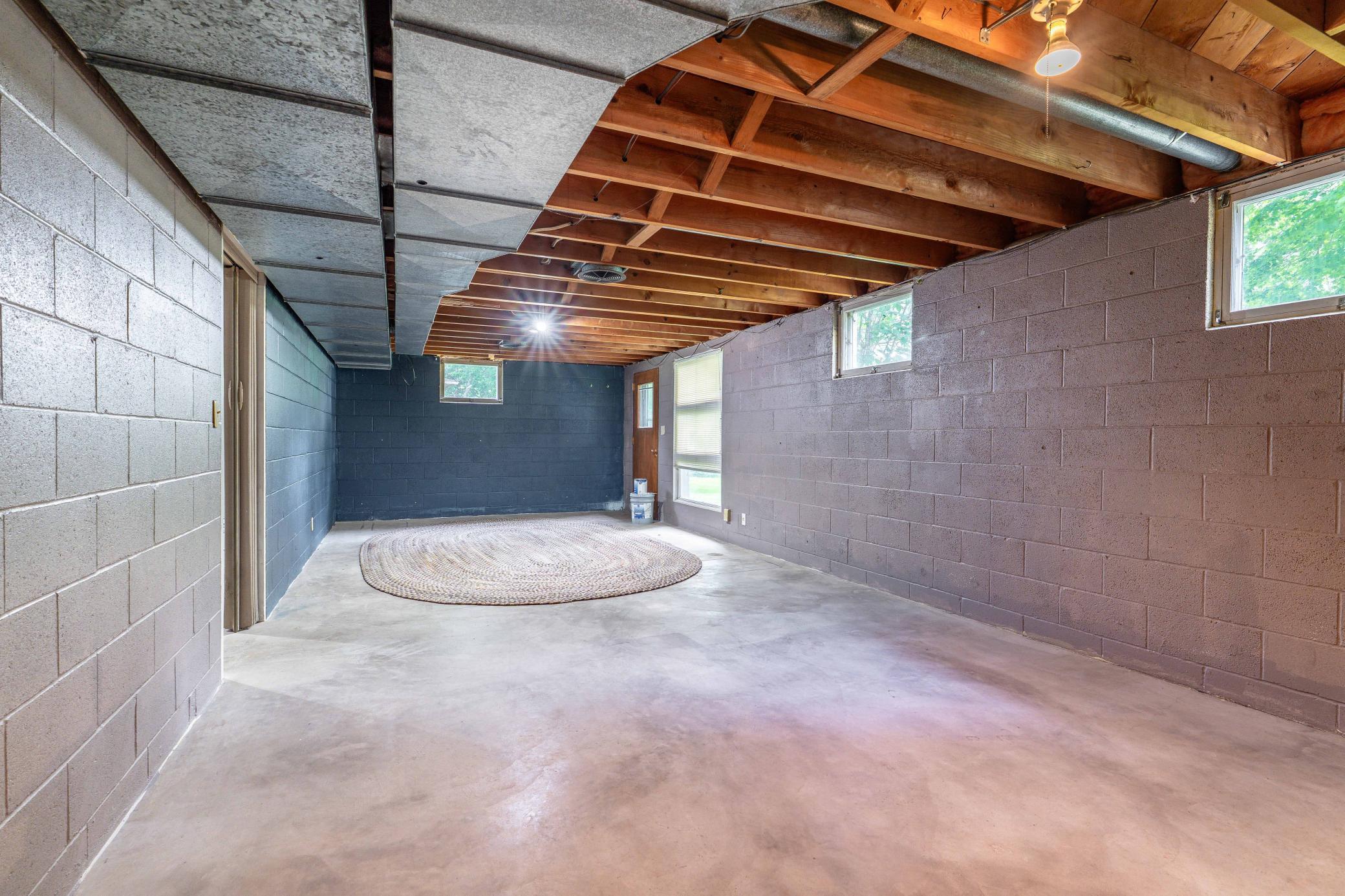 2814 Lakeview Drive