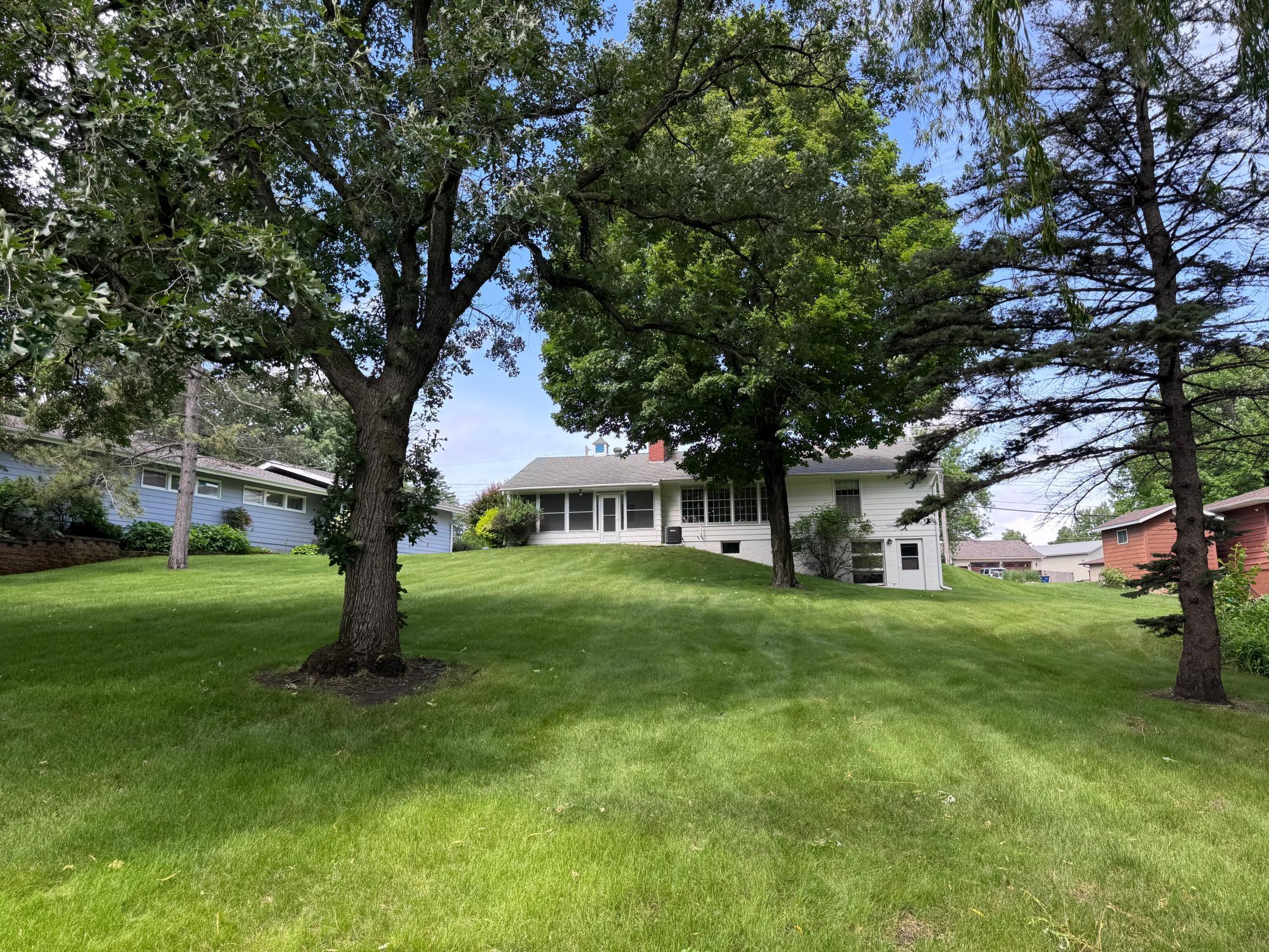 2814 Lakeview Drive